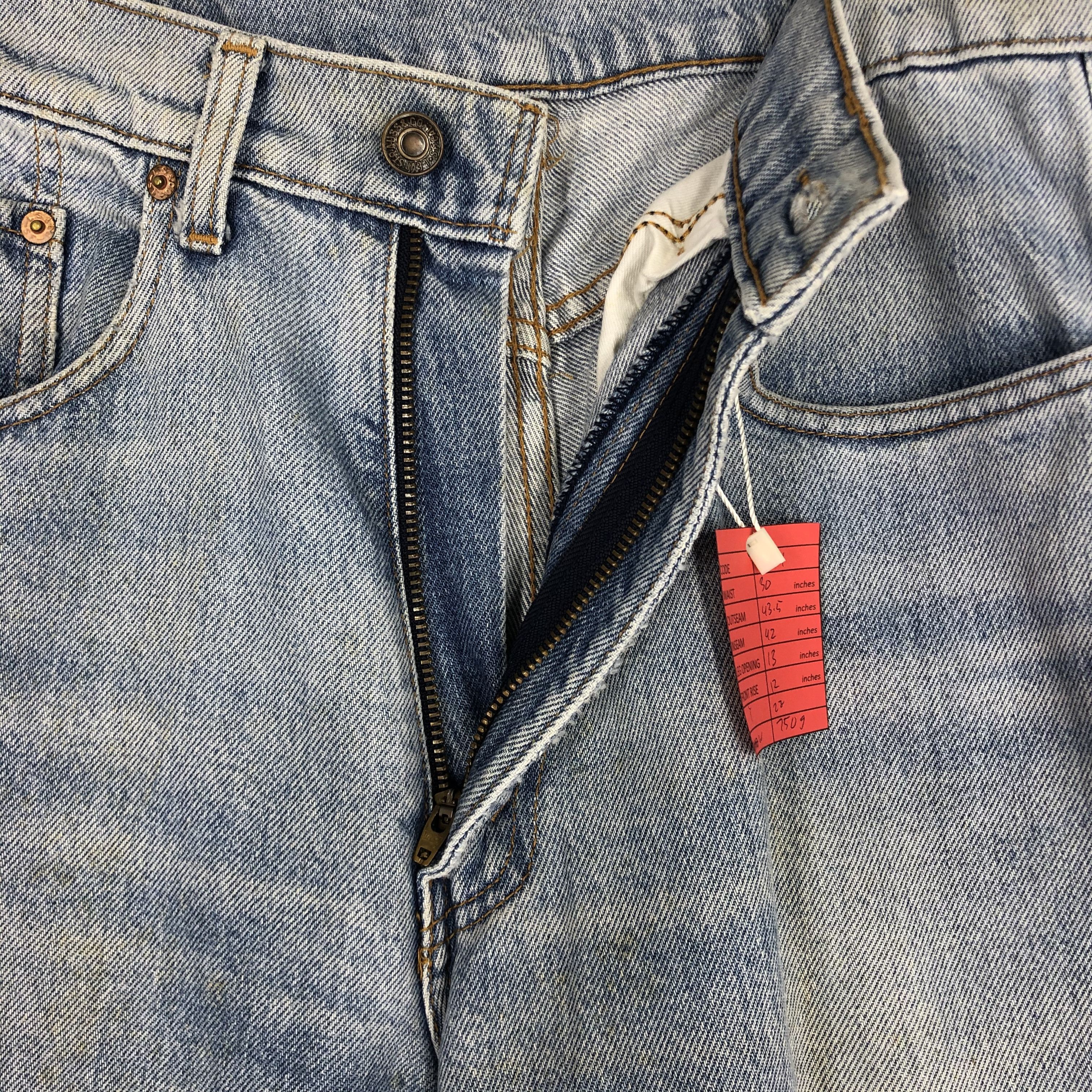 Vintage Levi's Light Blue Jean Ripped Jean Size 30