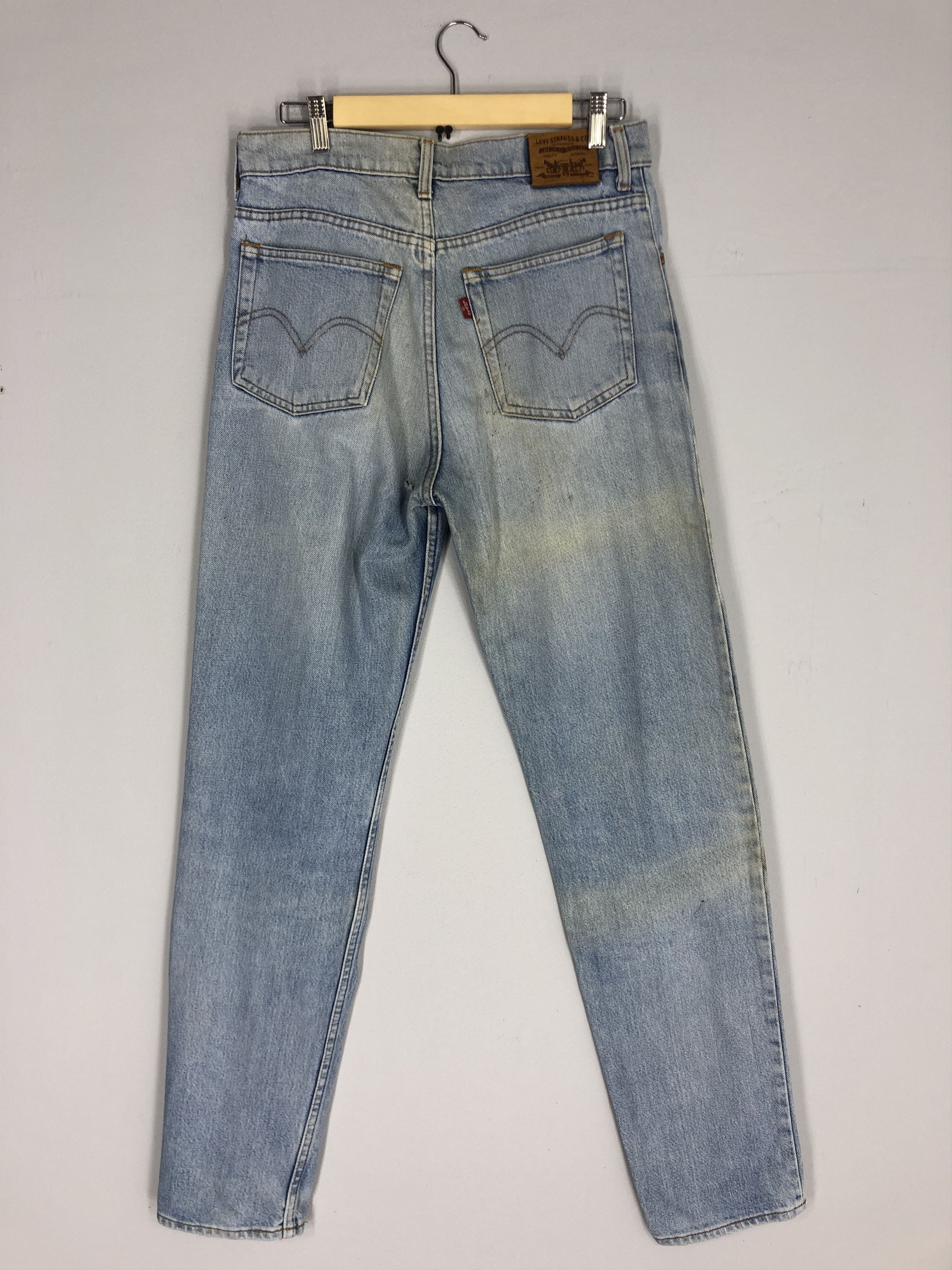 Vintage Levi's Light Blue Jean Ripped Jean Size 30