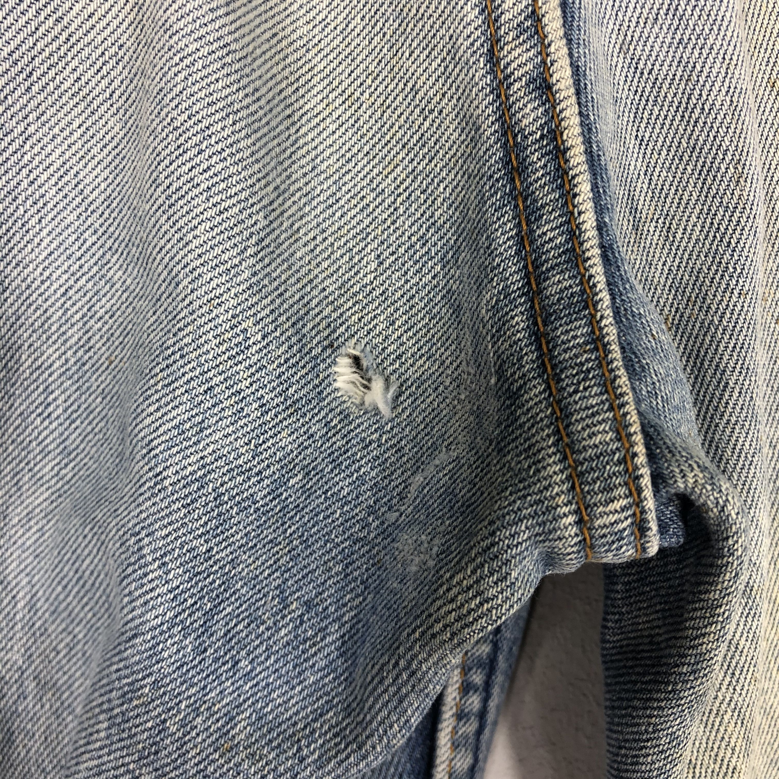 Vintage Levi's Light Blue Jean Ripped Jean Size 30