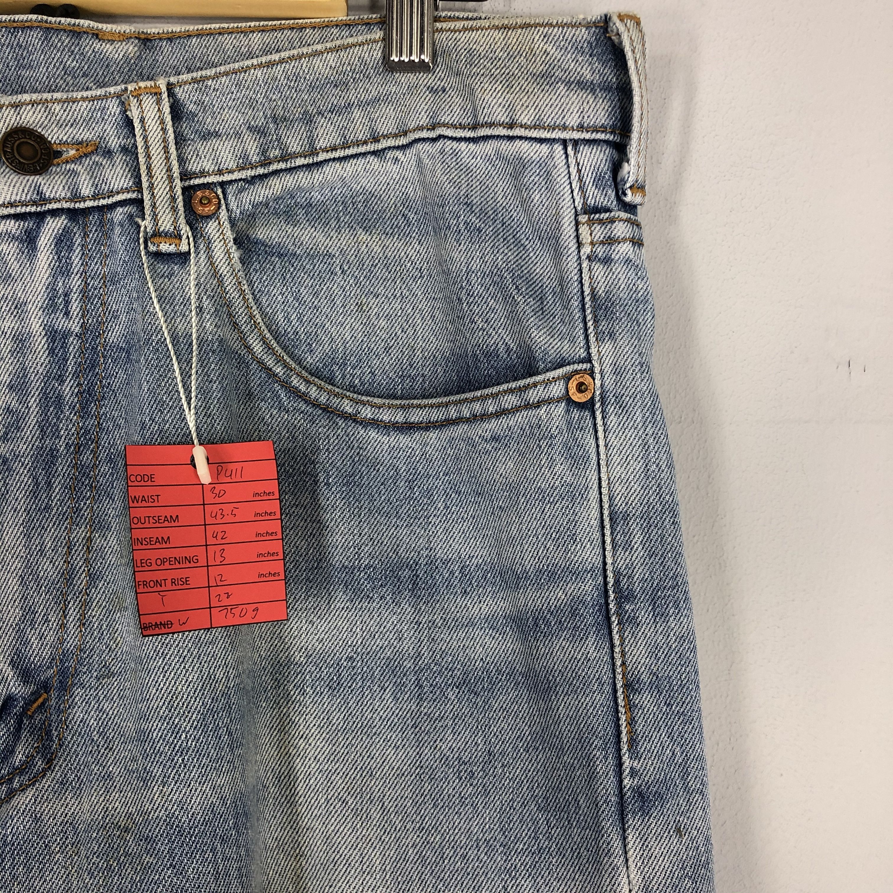 Vintage Levi's Light Blue Jean Ripped Jean Size 30