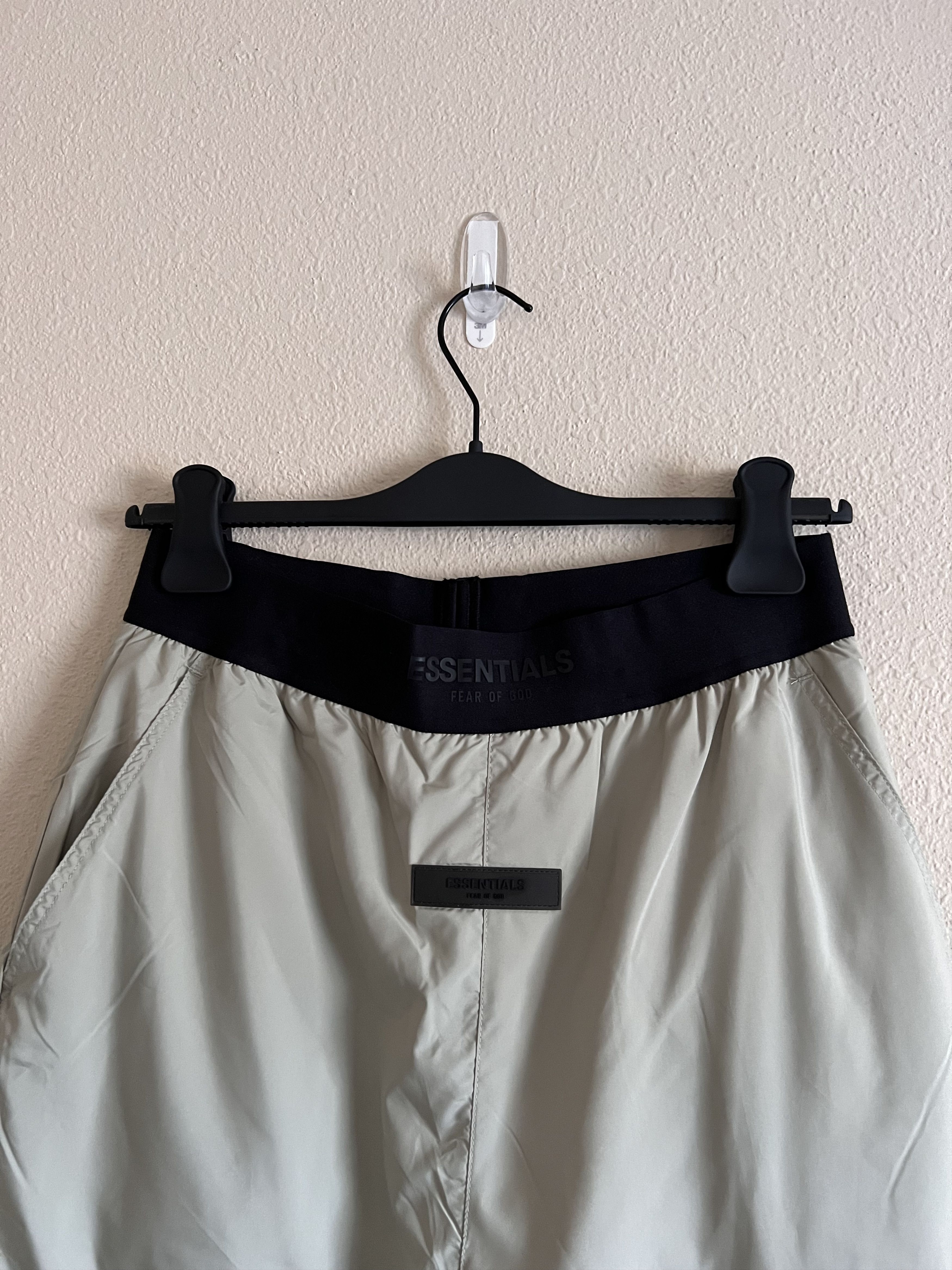 Essentials Fear of God Essentials Tech Storm Pants in Seafoam Size US 32 / EU 48 - 2 Thumbnail