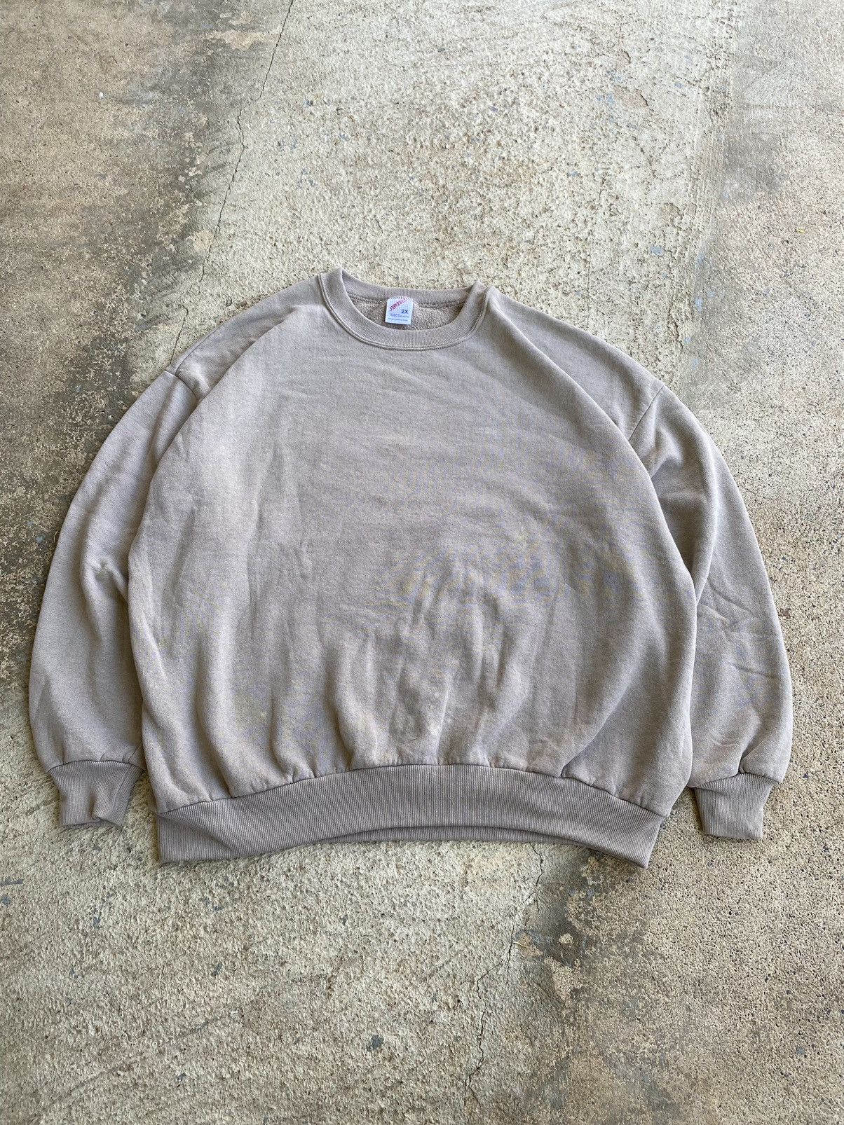 Vintage Vintage 90’s Tan Crewneck Distressed Boxy Crop Sweatshirt Size US XXL / EU 58 / 5 - 1 Thumbnail