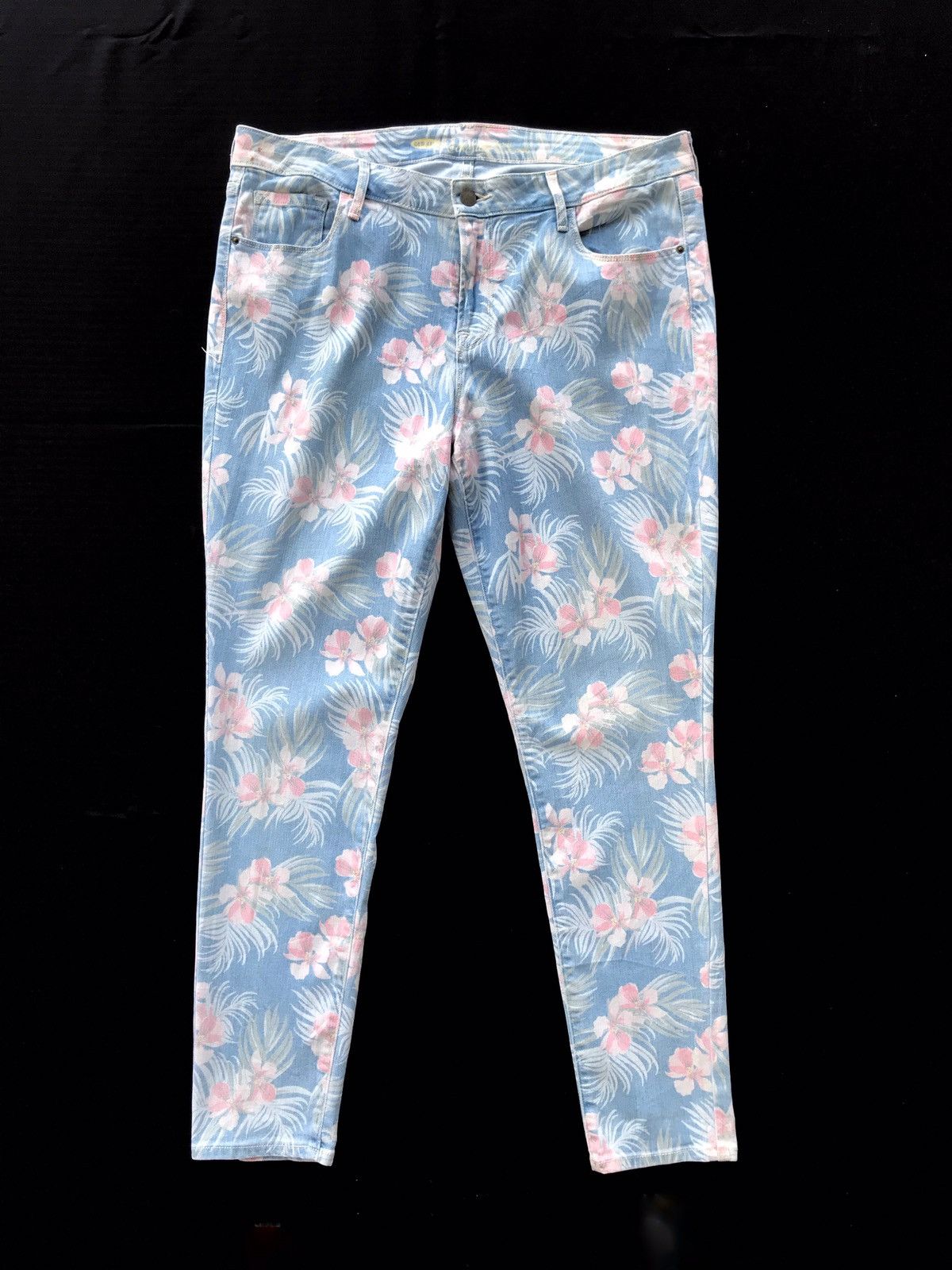 Japanese Brand Pink Floral Old Navy Mid Rise Slim Fit Pant Size US 36 / EU 52 - 1 Thumbnail