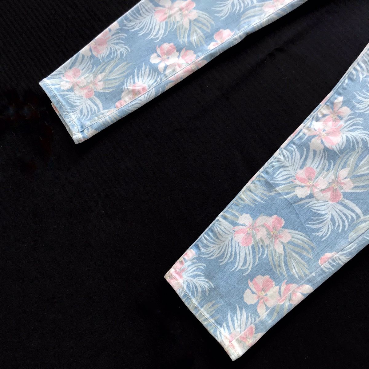 Japanese Brand Pink Floral Old Navy Mid Rise Slim Fit Pant Size US 36 / EU 52 - 6 Thumbnail