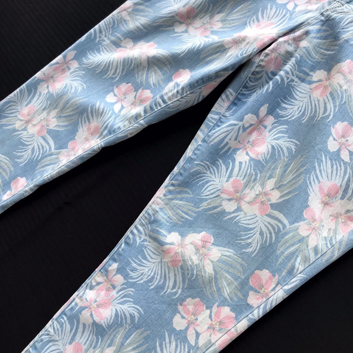 Japanese Brand Pink Floral Old Navy Mid Rise Slim Fit Pant Size US 36 / EU 52 - 5 Thumbnail