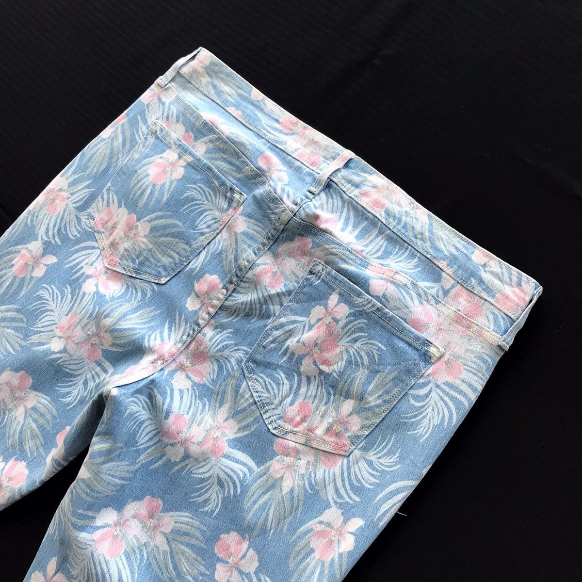 Japanese Brand Pink Floral Old Navy Mid Rise Slim Fit Pant Size US 36 / EU 52 - 8 Thumbnail