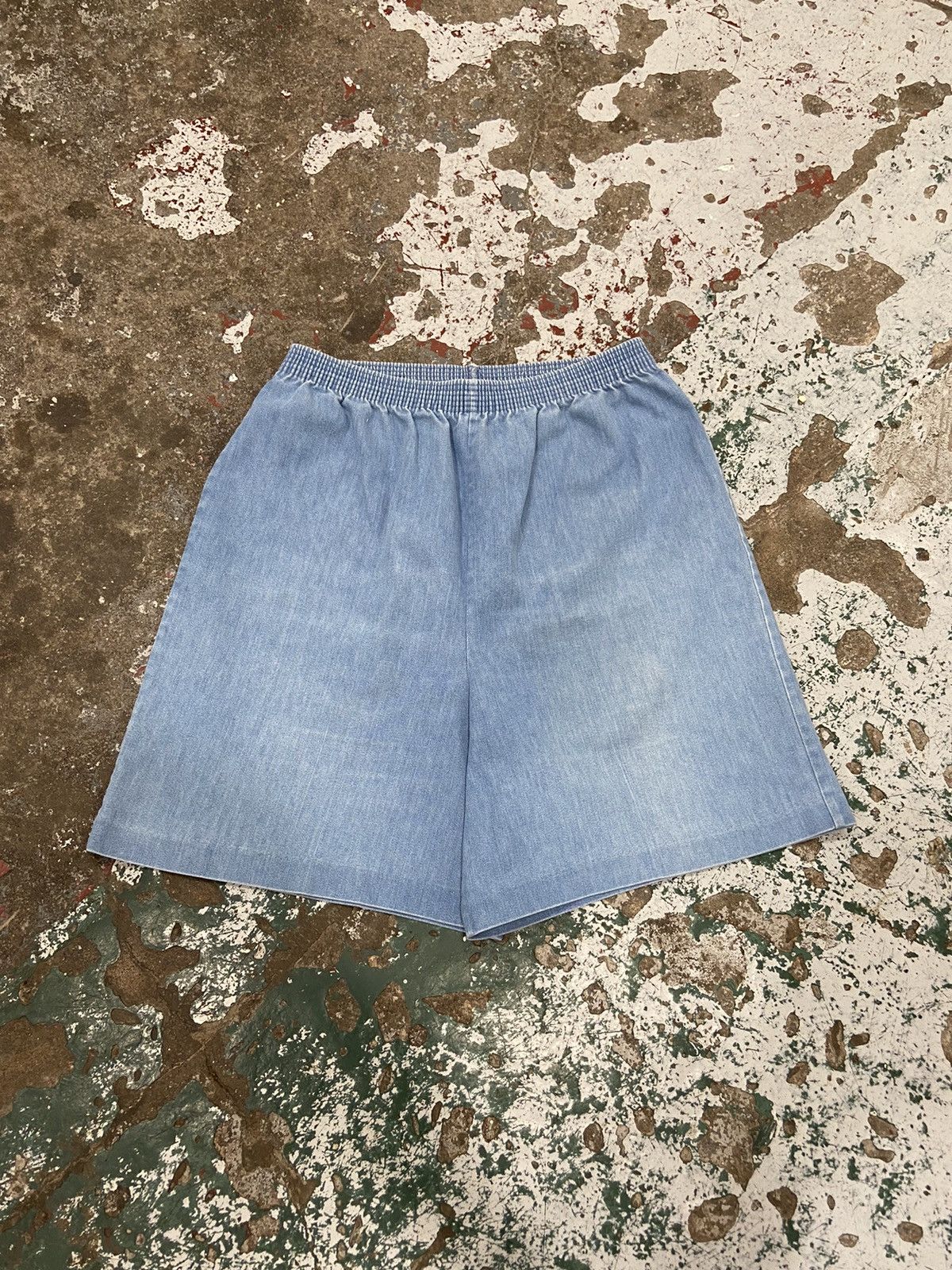 Vintage Vintage 1990s Faded Blue Baggy Shorts Size 27" / US 4 / IT 40 - 1 Thumbnail