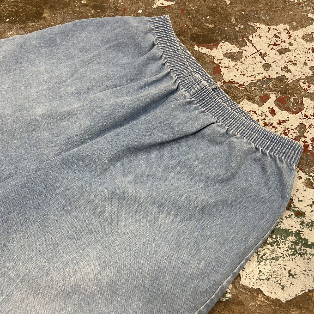 Vintage Vintage 1990s Faded Blue Baggy Shorts Size 27" / US 4 / IT 40 - 2 Thumbnail