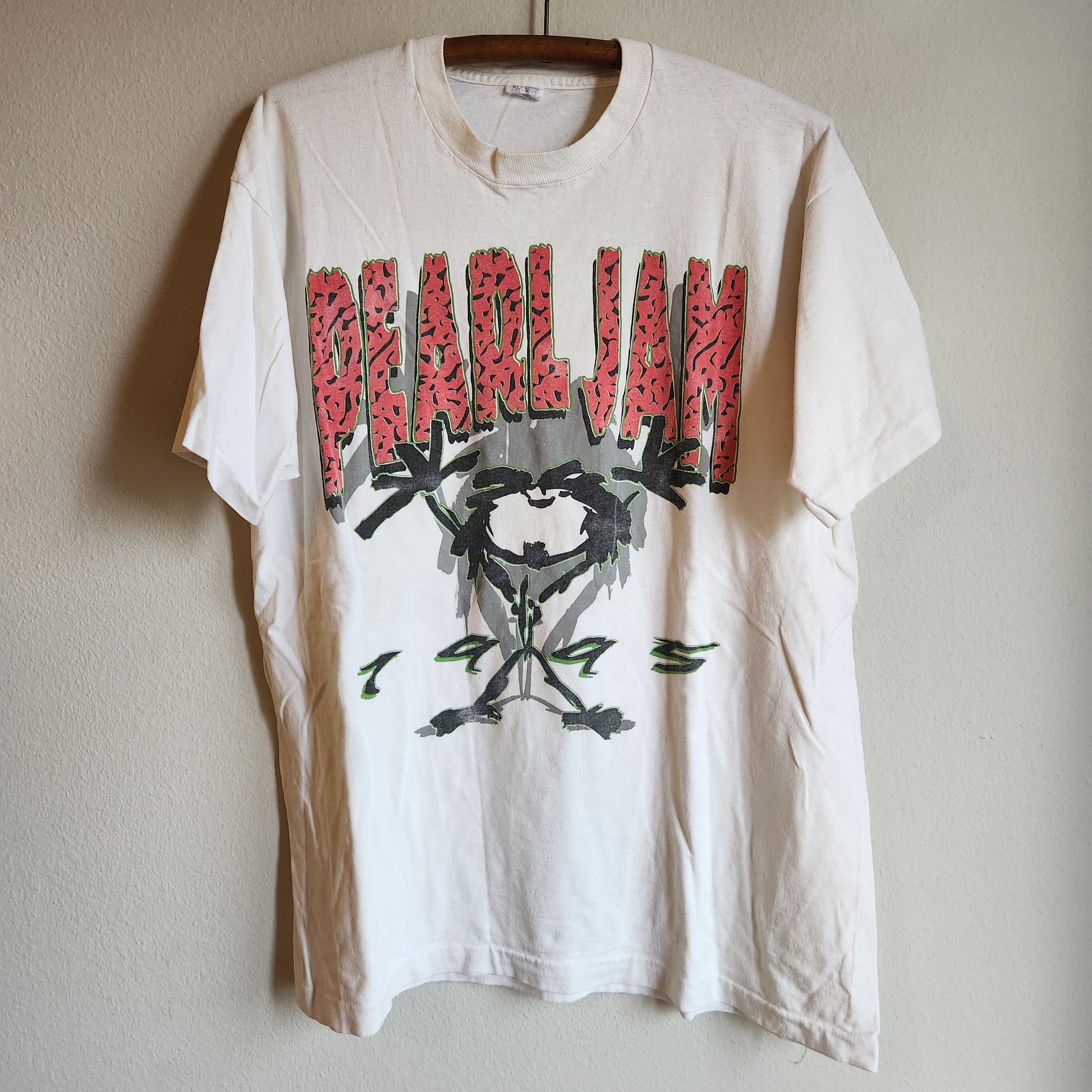 image of Band Tees x Fruit Of The Loom Vintage Grail 1995 Pearl Jam Tour Parking Lot Bootleg in White (Size 