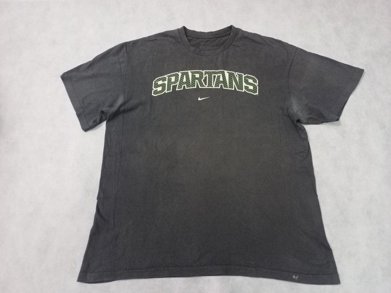Nike × Vintage Nike Spartans Spell Out Middle Swoosh Tee Size US XL / EU 56 / 4 - 1 Thumbnail
