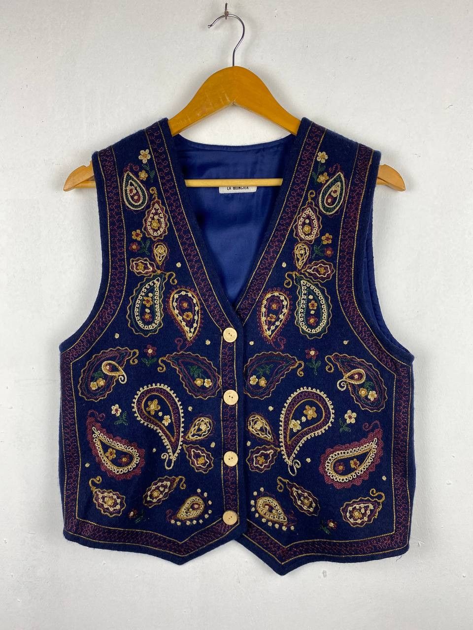Japanese Brand vintage la moncier embroided paisley vest nice design Size US M / EU 48-50 / 2 - 1 Thumbnail