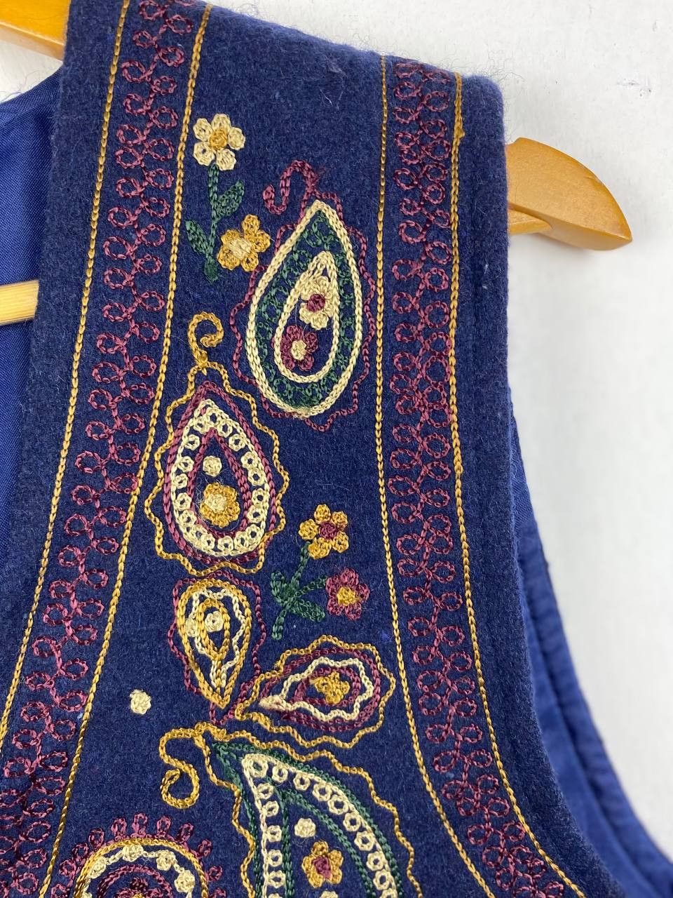 Japanese Brand vintage la moncier embroided paisley vest nice design Size US M / EU 48-50 / 2 - 2 Thumbnail