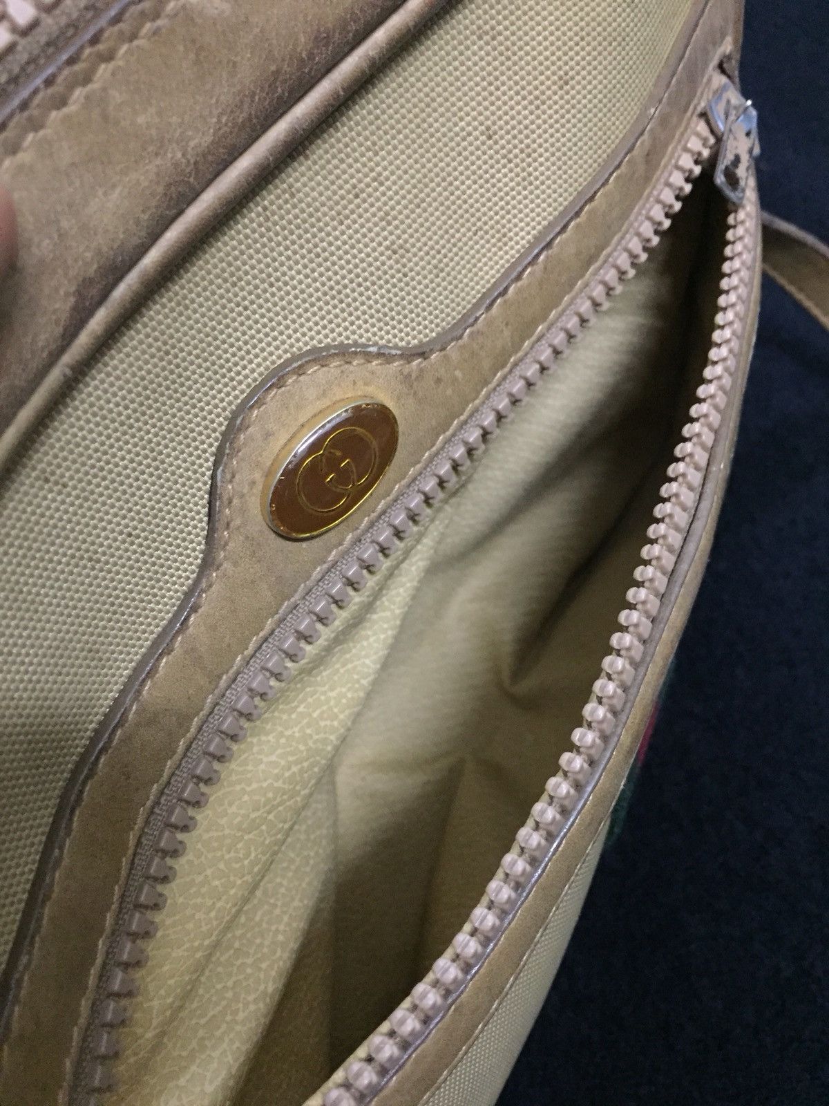 Gucci Vintage gucci slingbag riri zipper Size ONE SIZE - 15 Thumbnail