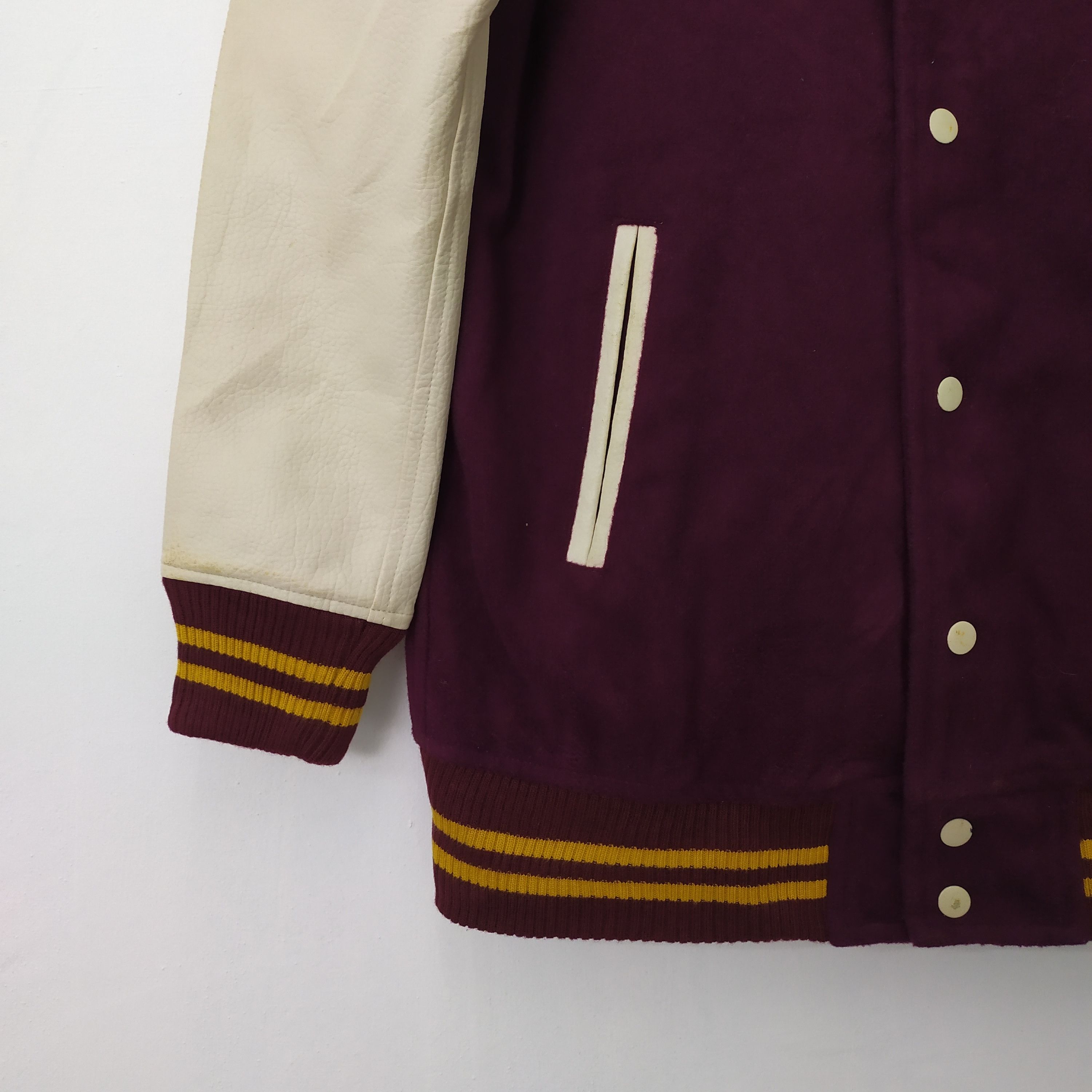 New York Yankees RIVET & SURGE NY BIG LOGO WOOL VARSITY JACKET SLEEVE Size US M / EU 48-50 / 2 - 9 Thumbnail