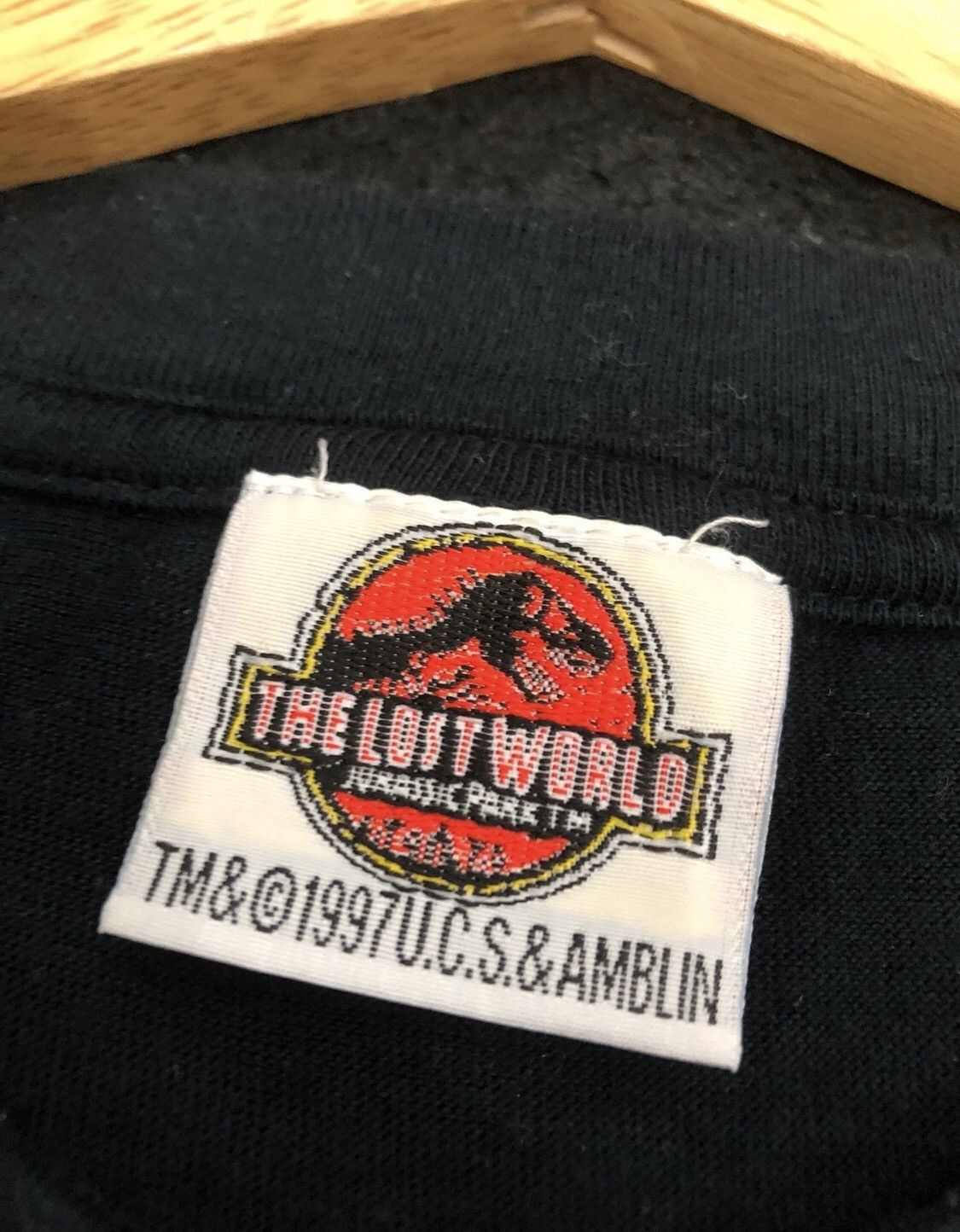 Vintage Vintage 90's Jurassic Park The Lost World T-Shirt Size US L / EU 52-54 / 3 - 11 Thumbnail