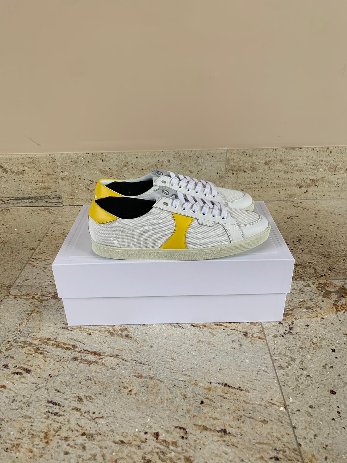 Triomphe Low Top in Black & Yellow