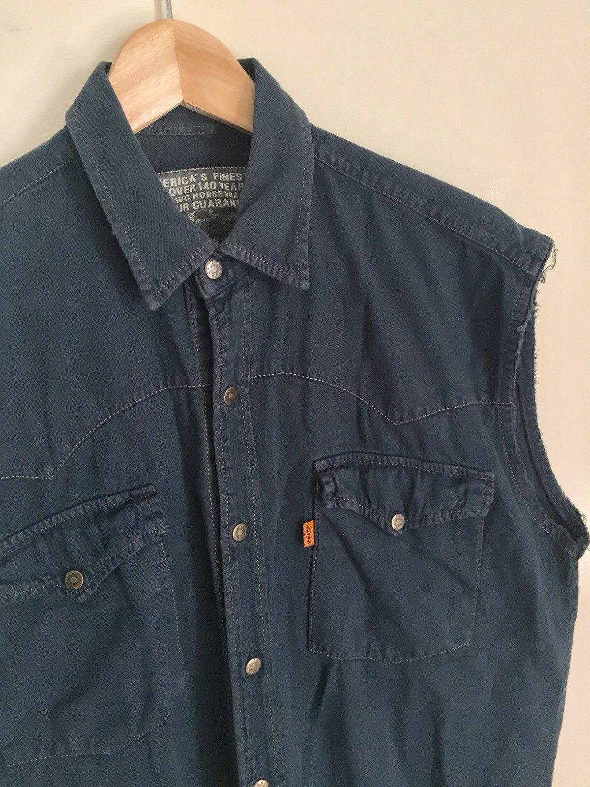 Levi's Levi’s sleeveless raw cropped western shirt Size US L / EU 52-54 / 3 - 2 Thumbnail