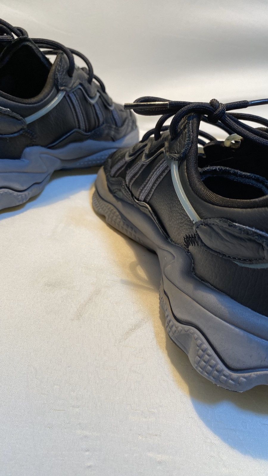 Adidas Adidas ozweego 7us Size US 7 / EU 40 - 9 Thumbnail