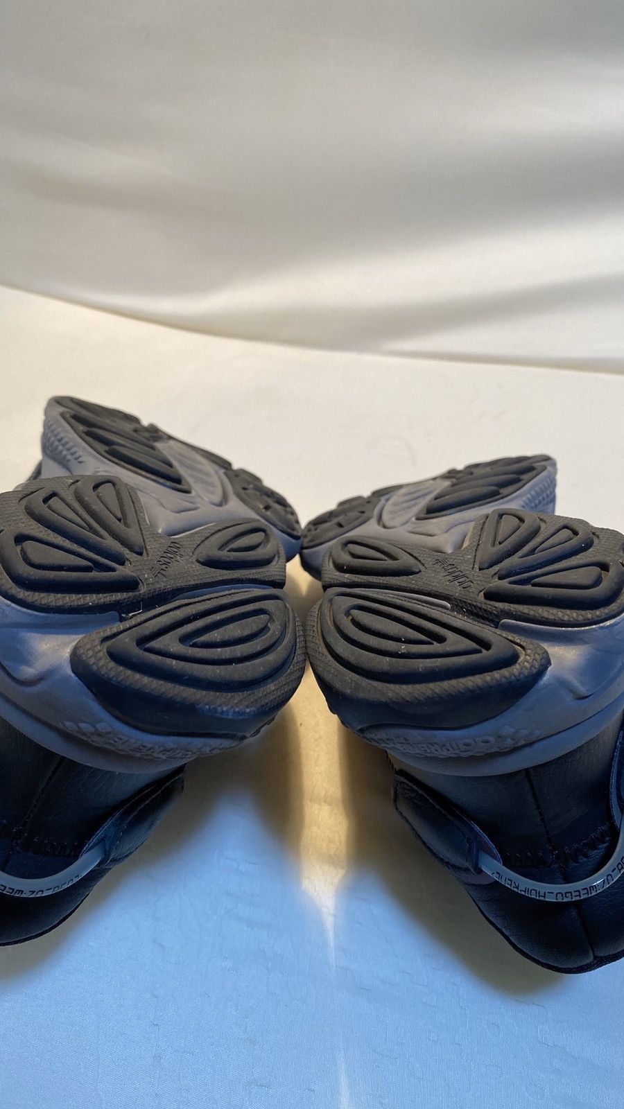Adidas Adidas ozweego 7us Size US 7 / EU 40 - 15 Thumbnail