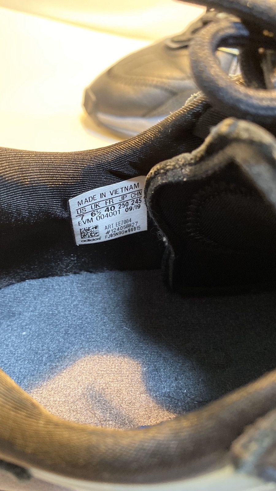 Adidas Adidas ozweego 7us Size US 7 / EU 40 - 20 Thumbnail