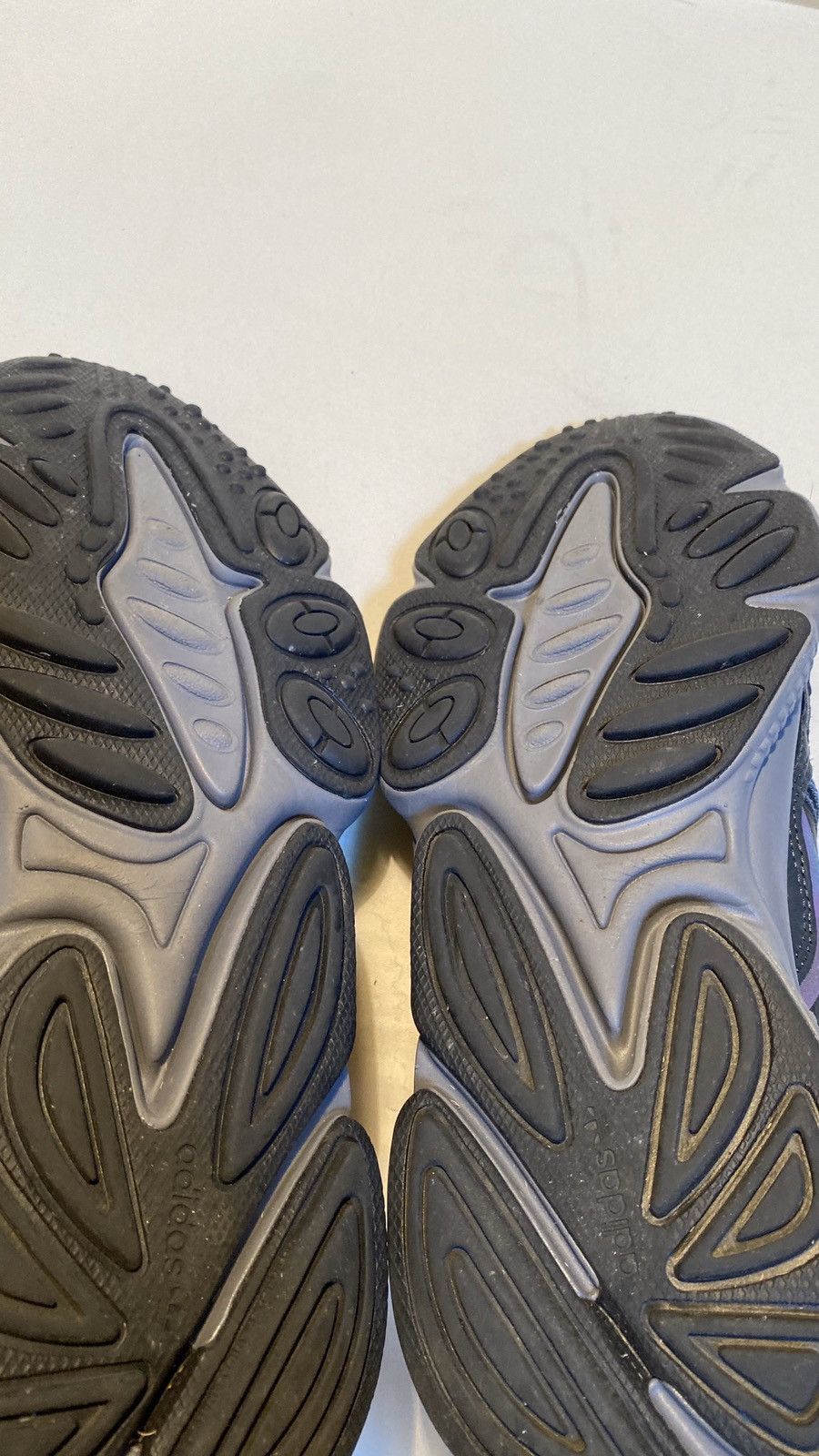 Adidas Adidas ozweego 7us Size US 7 / EU 40 - 17 Thumbnail