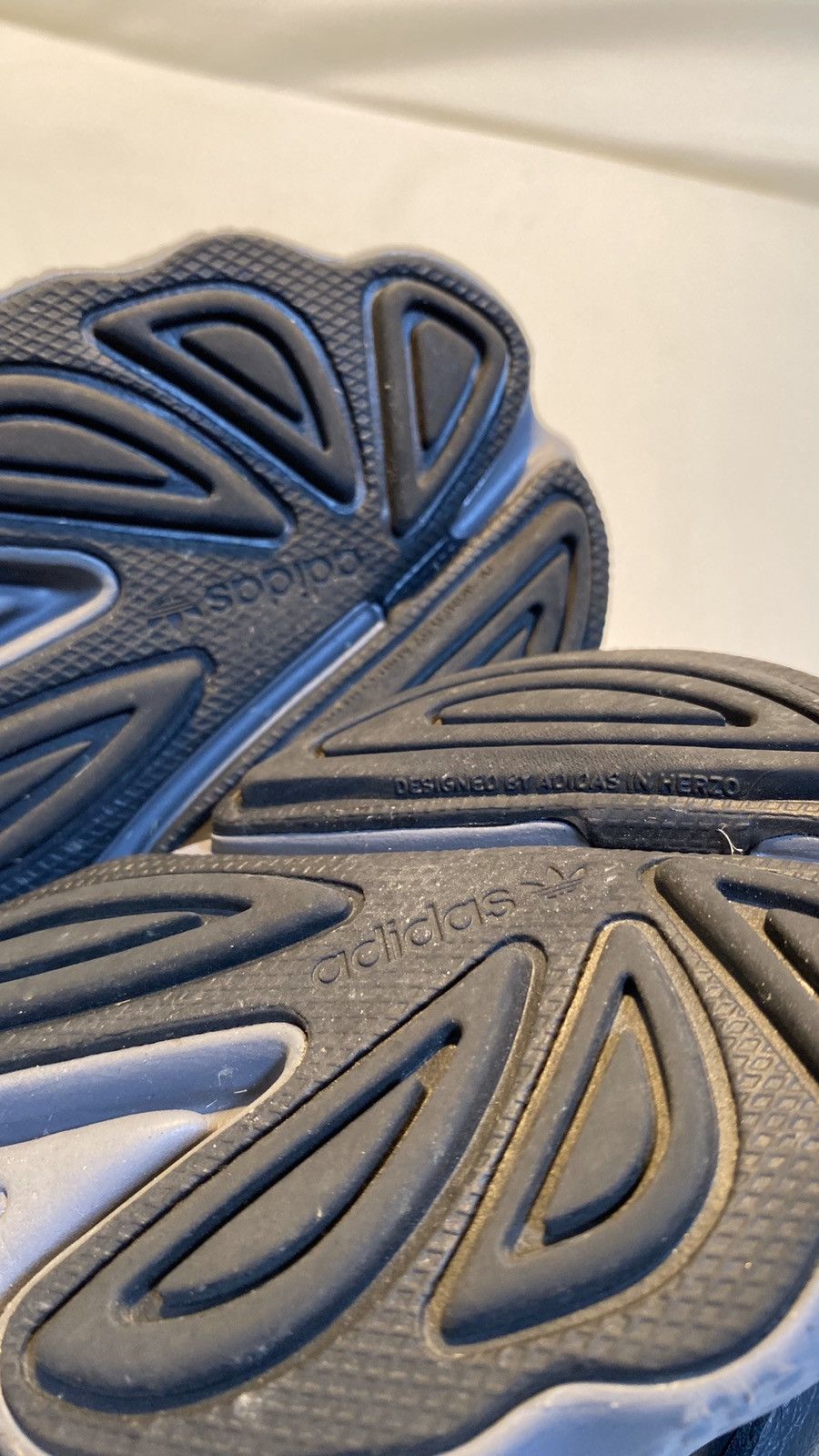 Adidas Adidas ozweego 7us Size US 7 / EU 40 - 21 Thumbnail