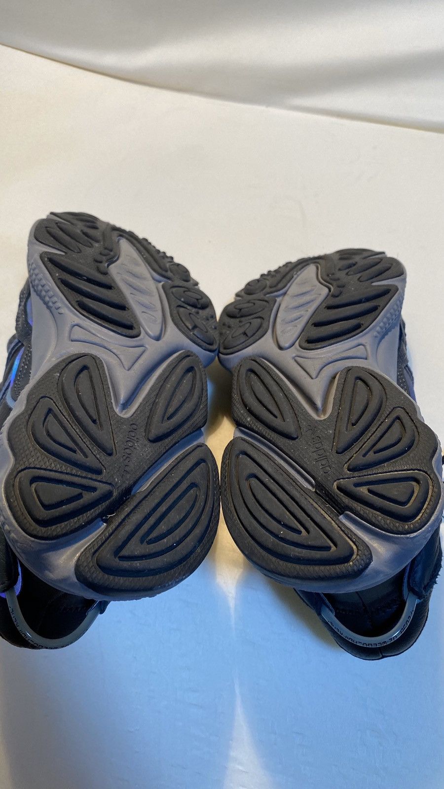 Adidas Adidas ozweego 7us Size US 7 / EU 40 - 16 Thumbnail