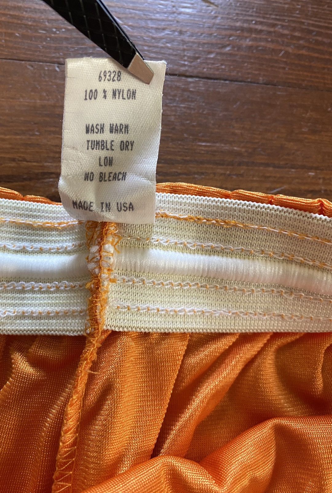 Vintage Vintage 90’s University of Tennessee Athletic Shorts Size US 38 / EU 54 - 9 Thumbnail
