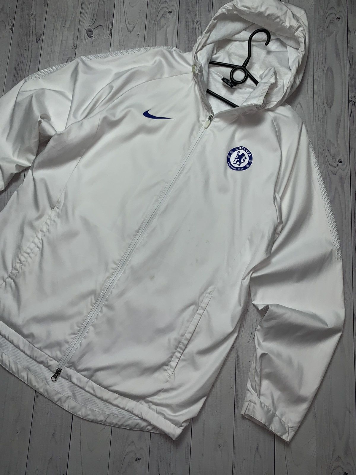Chelsea Soccer × Nike Nike Chelsea jacket parka size XL white Size US XL / EU 56 / 4 - 2 Thumbnail