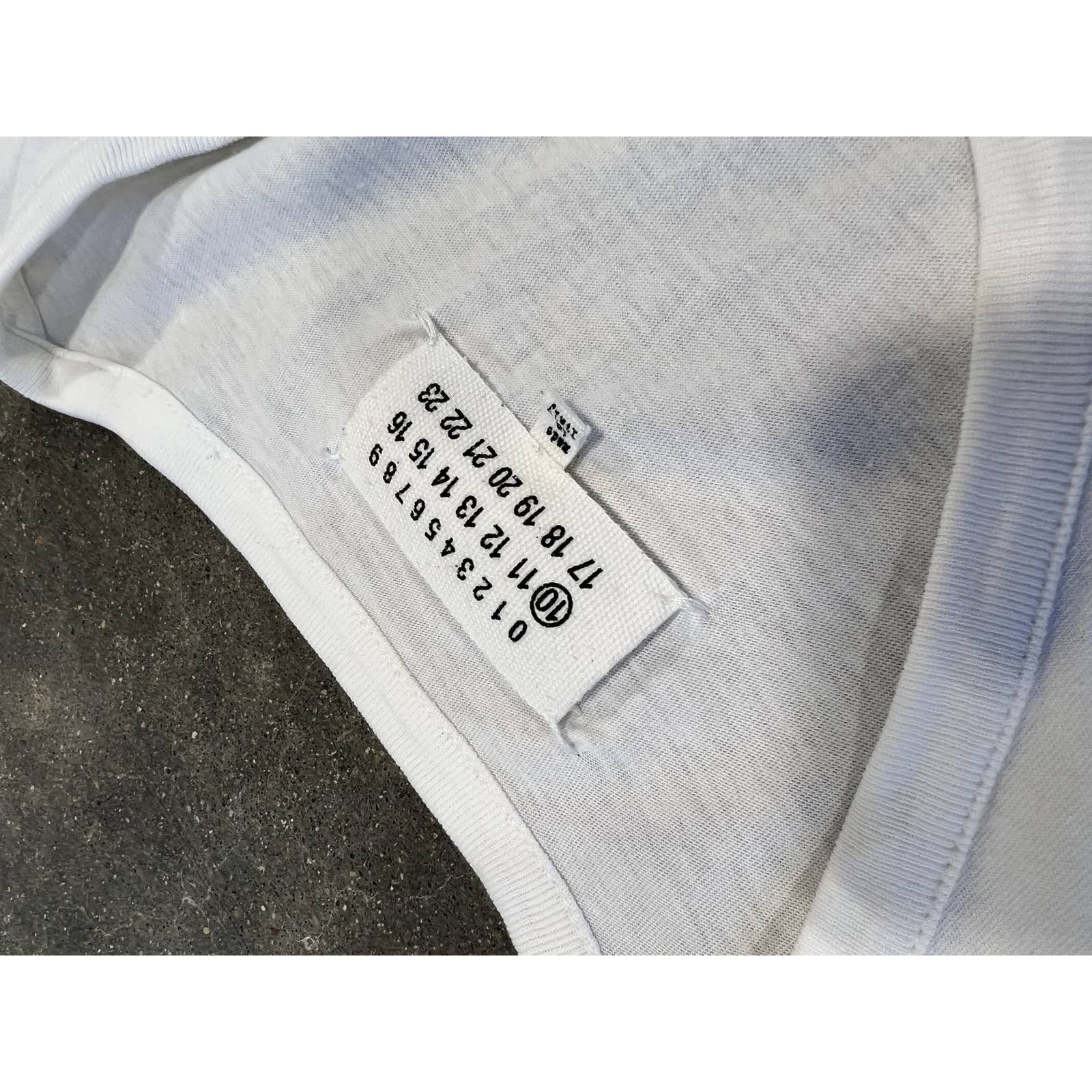 Maison Margiela Margiela Applique Tee Size US M / EU 48-50 / 2 - 4 Thumbnail