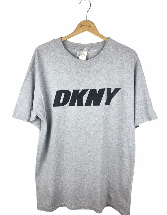 Vintage dkny t store shirt