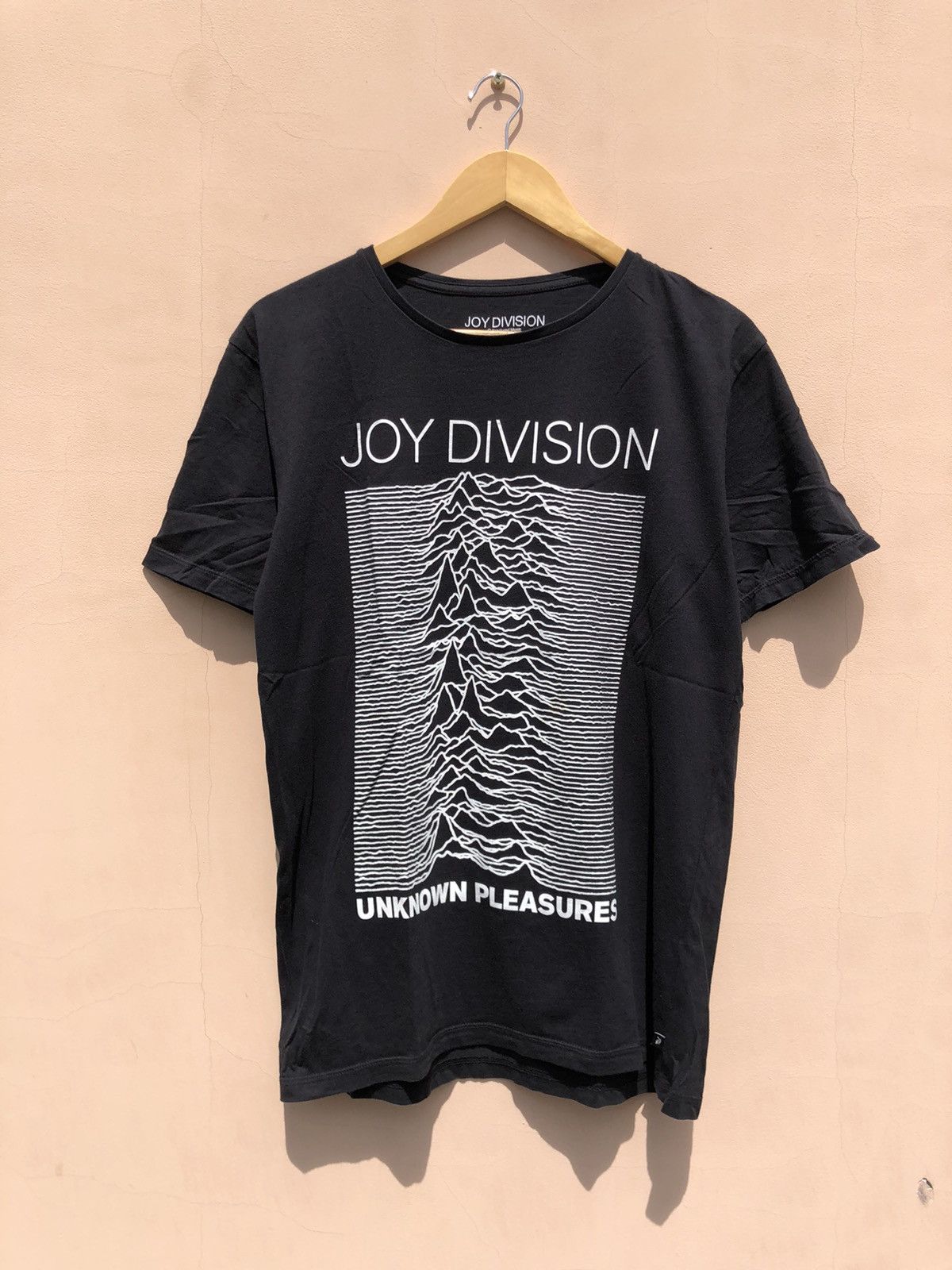 Band Tees Joy Division Quiksilver Band Tee (New Order Sex Pistols) Size US S / EU 44-46 / 1 - 1 Thumbnail