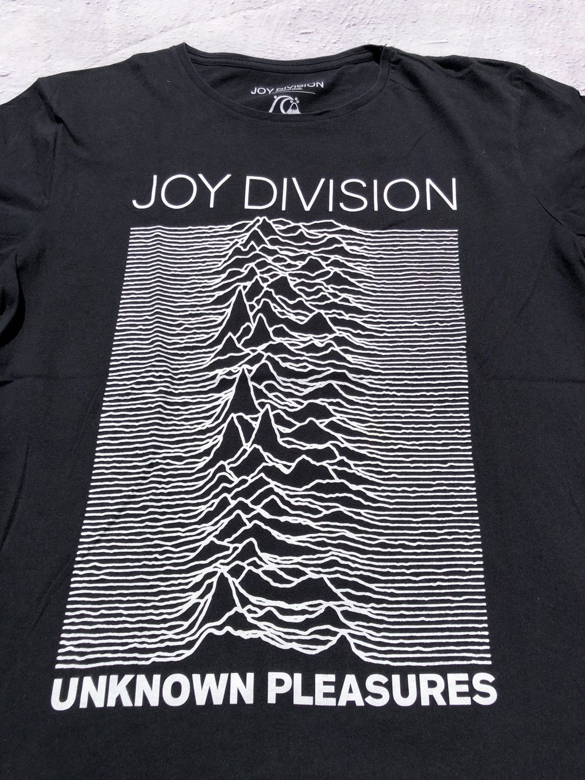 Band Tees Joy Division Quiksilver Band Tee (New Order Sex Pistols) Size US S / EU 44-46 / 1 - 2 Thumbnail