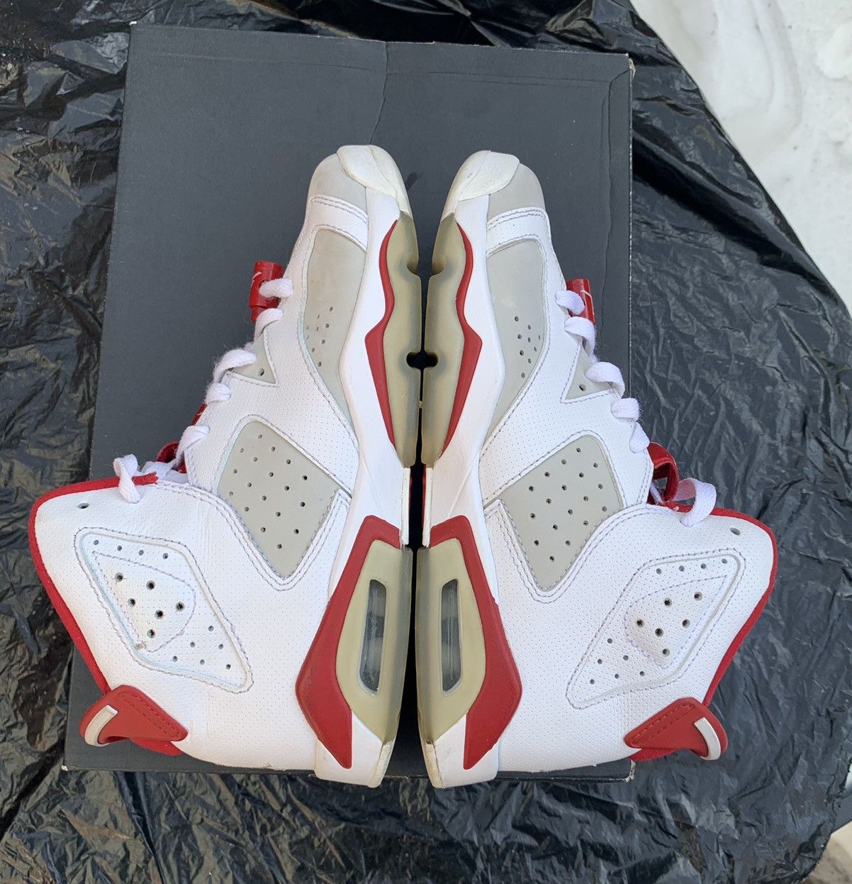 Jordan Brand × Nike Air Jordan 6 Retro GS Alternate Size US 5 / EU 37 - 5 Thumbnail