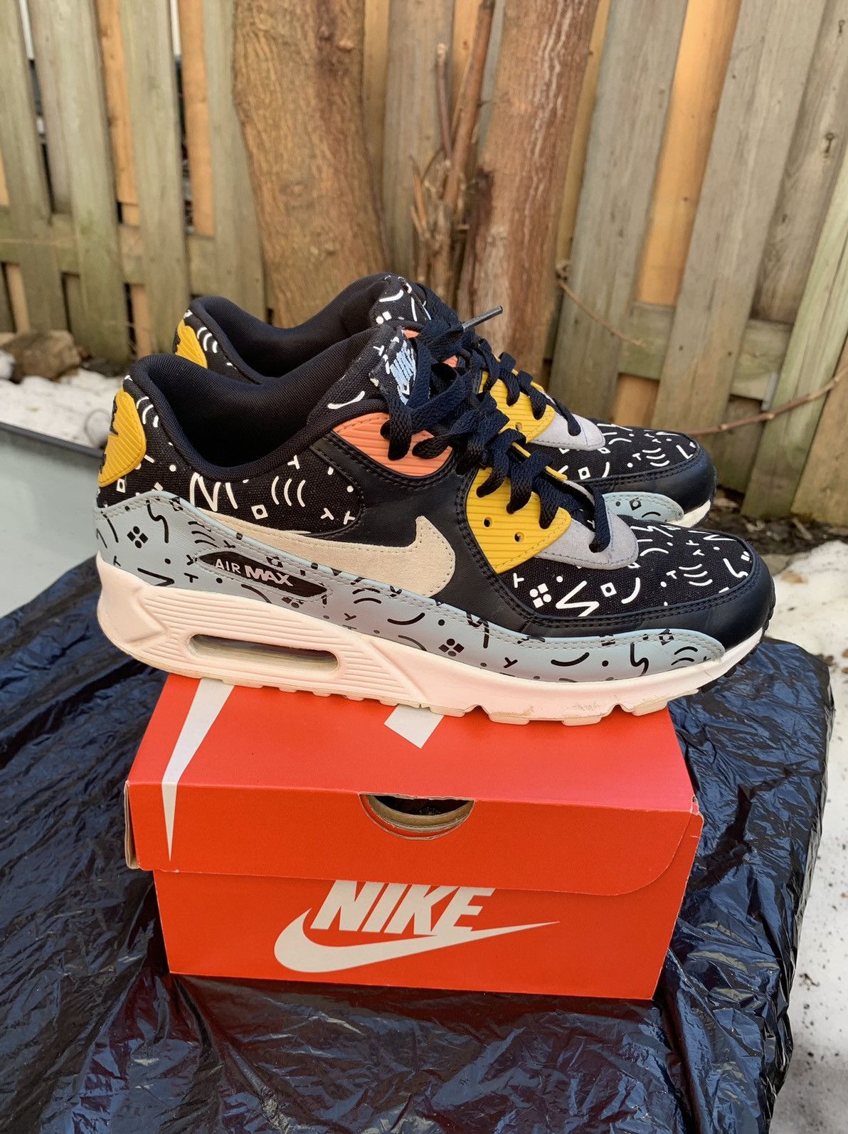 image of Nike Air Max 90 Ocean Bliss 2018 Shoes in Black, Men's (Size 9.5)