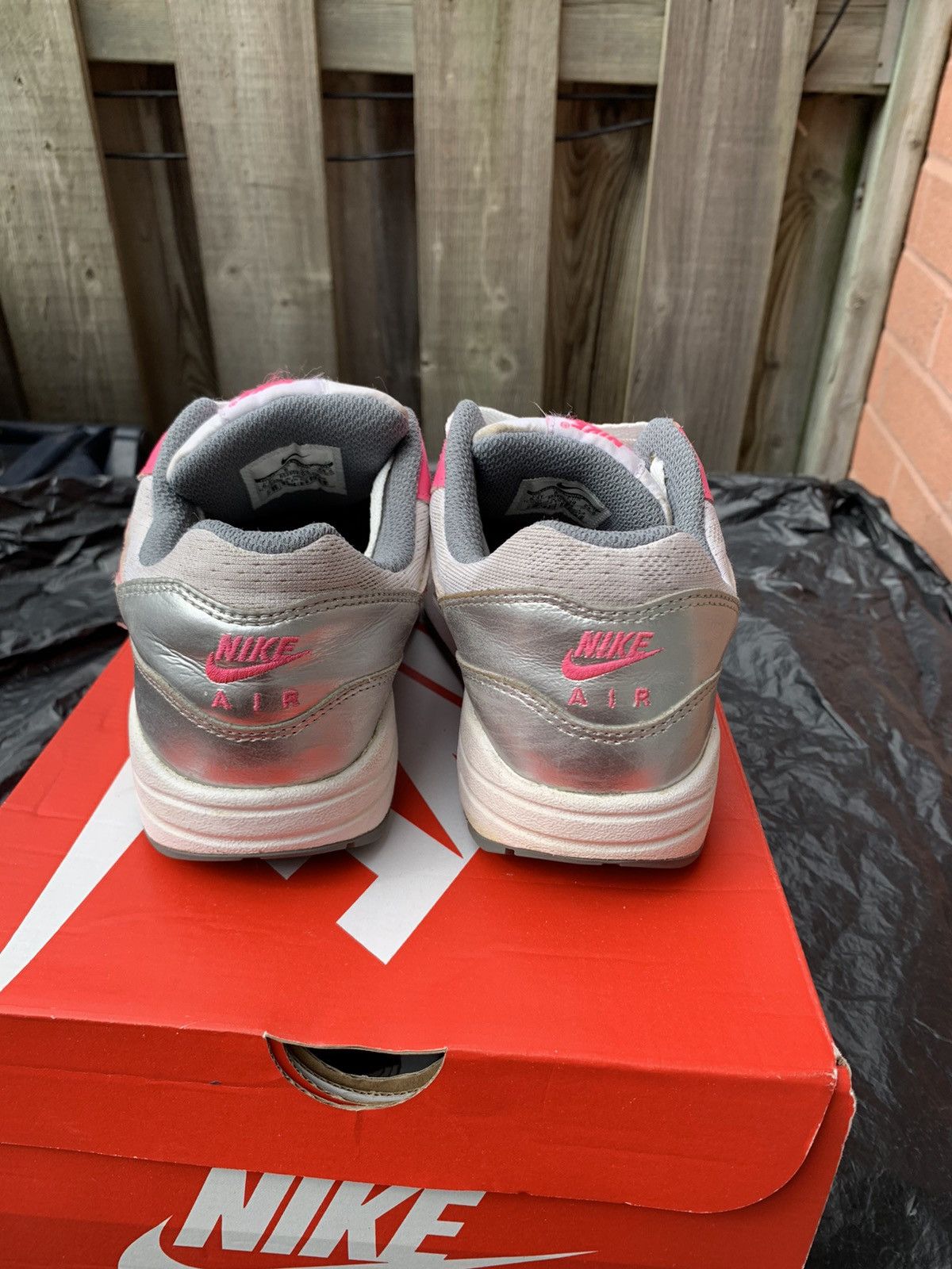 Nike Air Max 1 GS Pink Pow Size US 6.5 / EU 39-40 - 3 Thumbnail