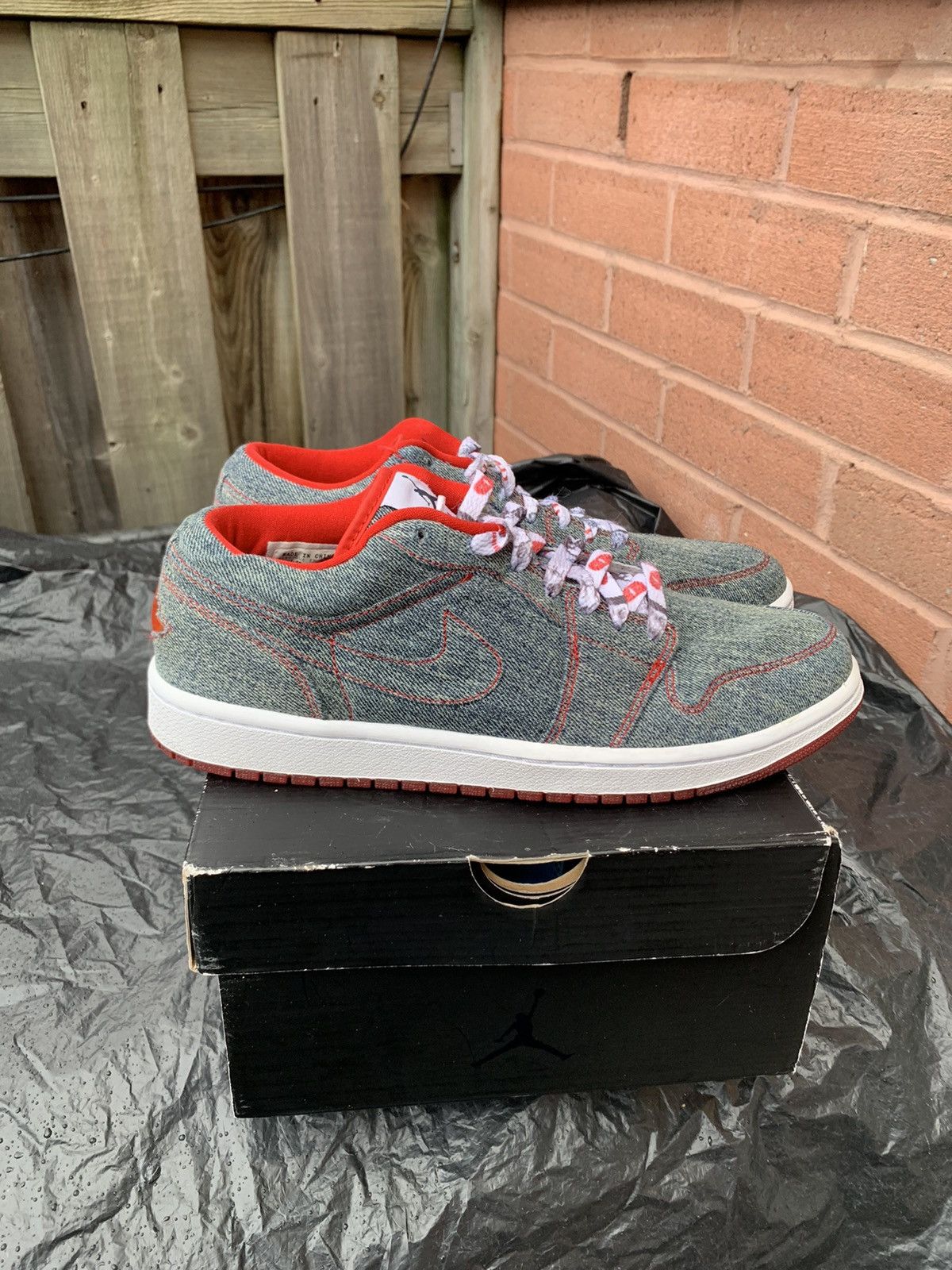 Jordan Brand × Nike Air Jordan 1 Retro Low Denim 2007 Size US 9.5 / EU 42-43 - 2 Thumbnail