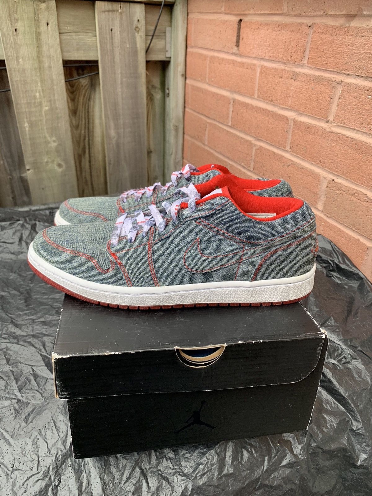 Jordan Brand × Nike Air Jordan 1 Retro Low Denim 2007 Size US 9.5 / EU 42-43 - 1 Thumbnail