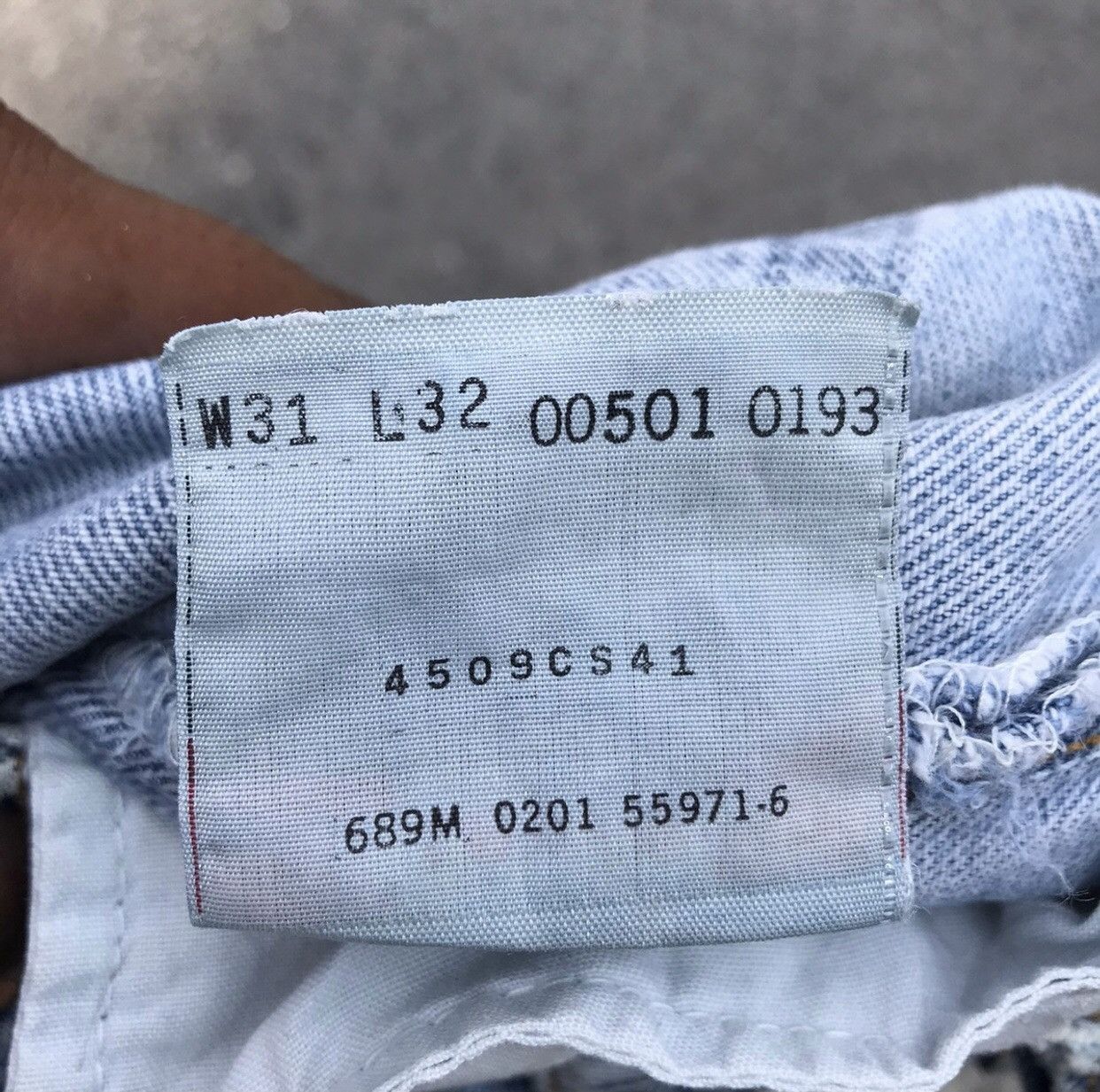 Levi's Vintage 90s Levis 501 Grunge Denim Jeans Lightwash Cobain Size US 32 / EU 48 - 21 Thumbnail