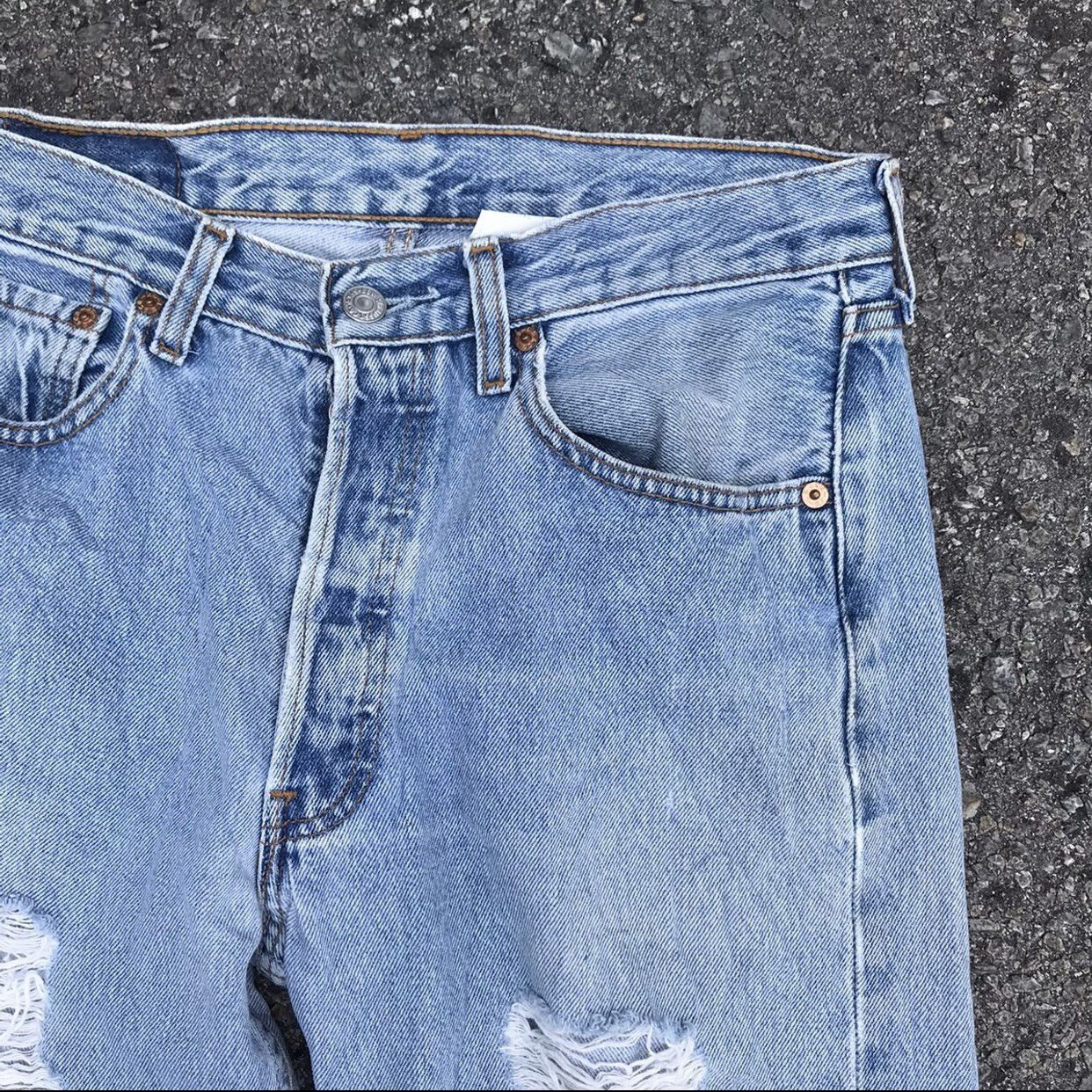 Levi's Vintage 90s Levis 501 Grunge Denim Jeans Lightwash Cobain Size US 32 / EU 48 - 5 Thumbnail