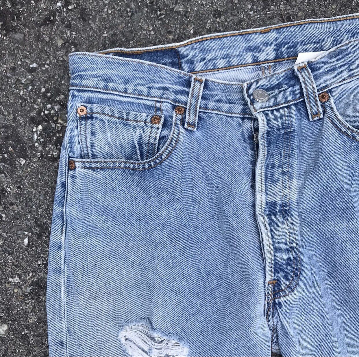 Levi's Vintage 90s Levis 501 Grunge Denim Jeans Lightwash Cobain Size US 32 / EU 48 - 4 Thumbnail