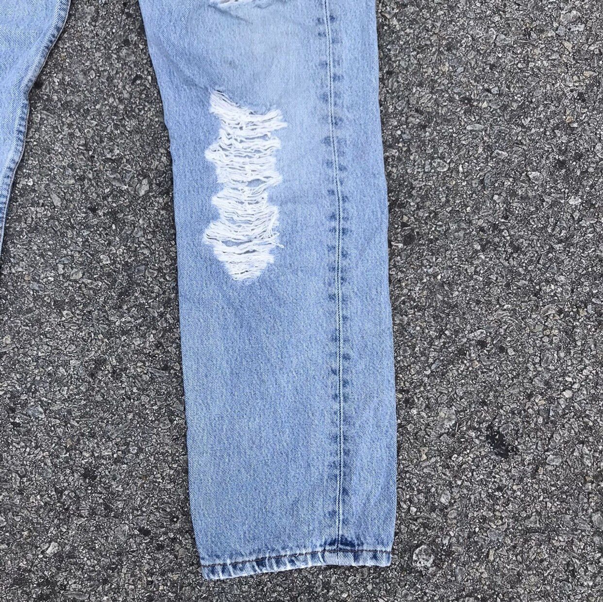 Levi's Vintage 90s Levis 501 Grunge Denim Jeans Lightwash Cobain Size US 32 / EU 48 - 9 Thumbnail