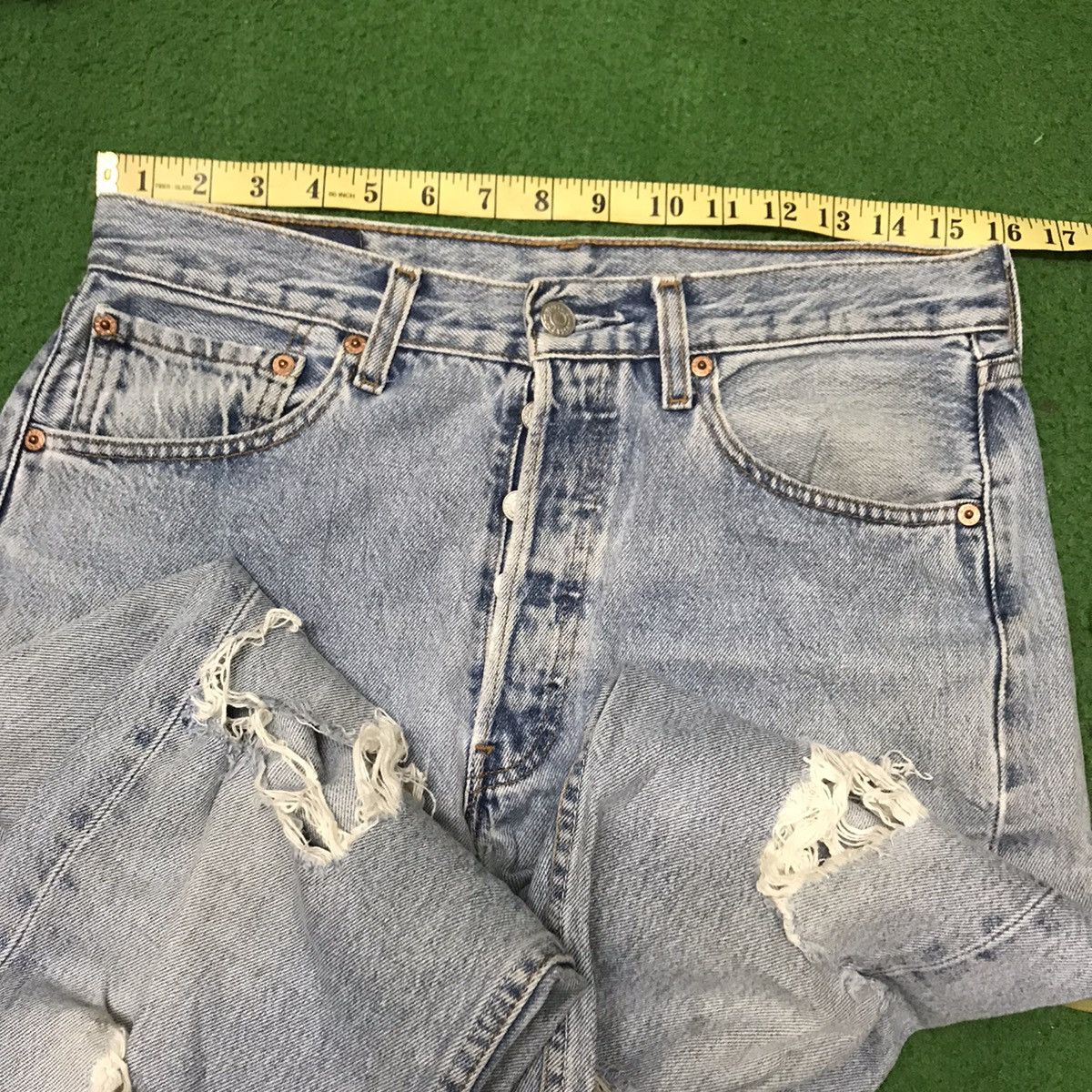 Levi's Vintage 90s Levis 501 Grunge Denim Jeans Lightwash Cobain Size US 32 / EU 48 - 22 Thumbnail
