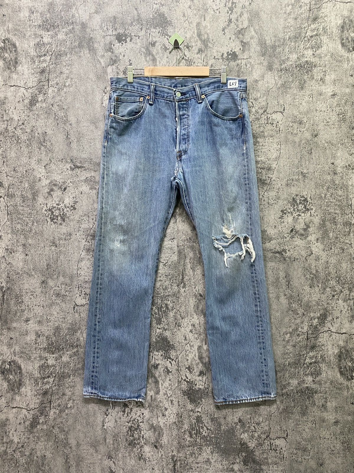image of Vintage 90's Levis 501 Single R Distressed Denim - L68 in Blue, Men's (Size 33)