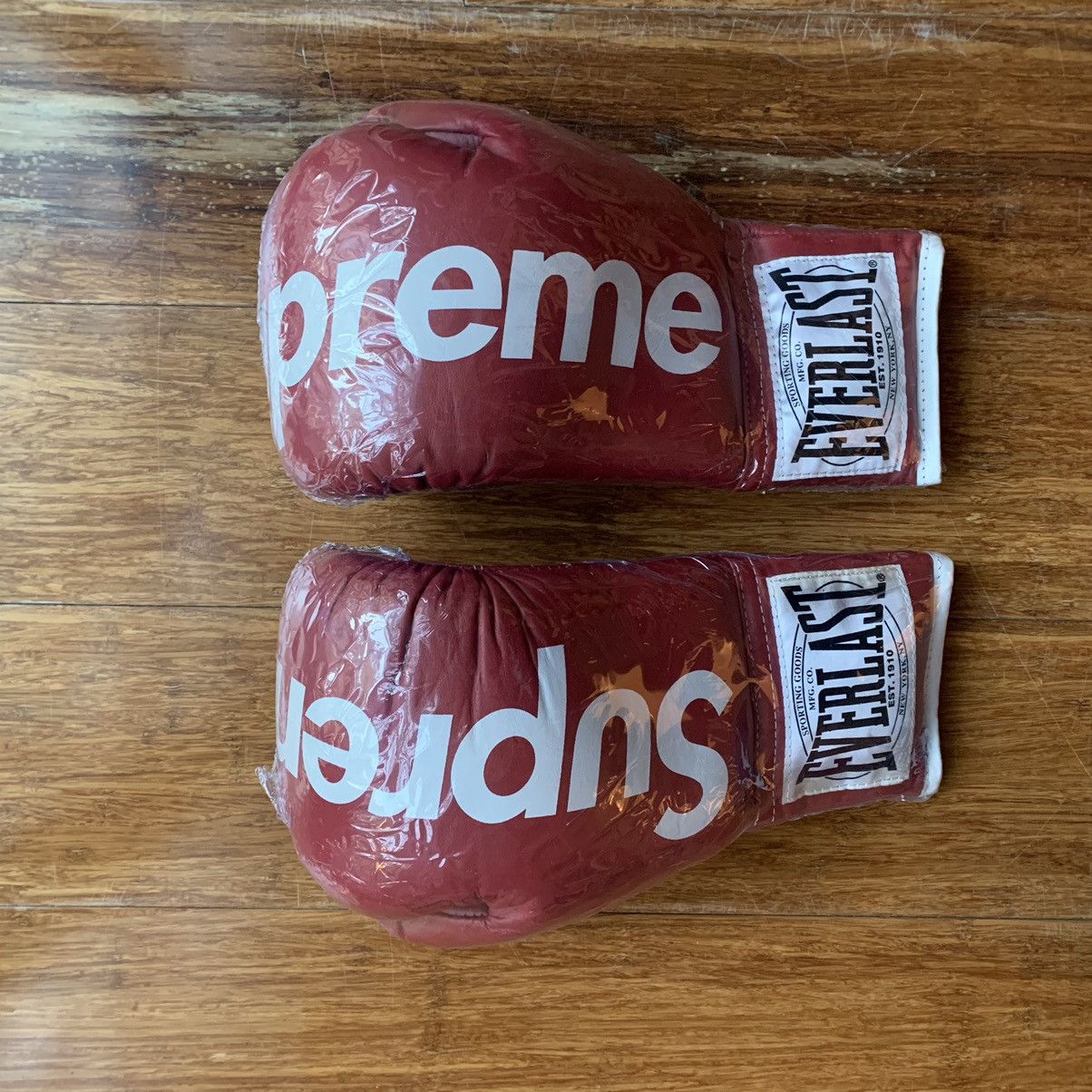 Supreme x Everlast Boxing Gloves Red – NO DRAMAS