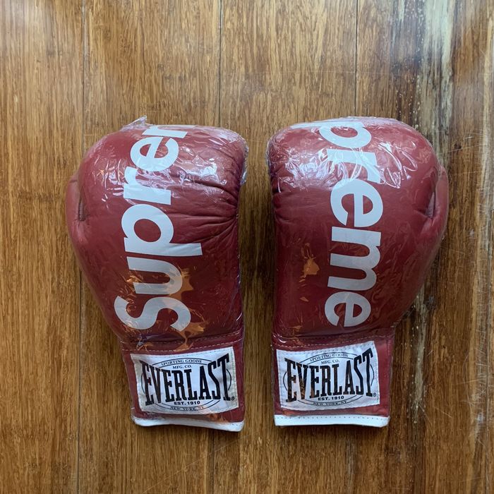 Supreme Everlast print (50x70cm) red gloves