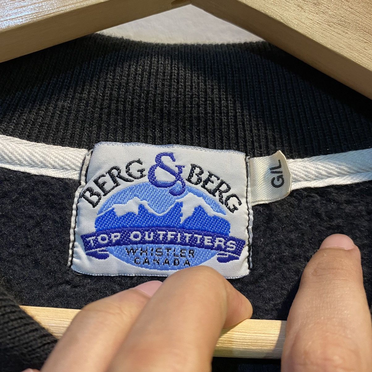 Berg & Berg × Vintage VINTAGE‼️Berg & Berg Whistler Canada Embroided Sweatshirt Size US L / EU 52-54 / 3 - 7 Thumbnail