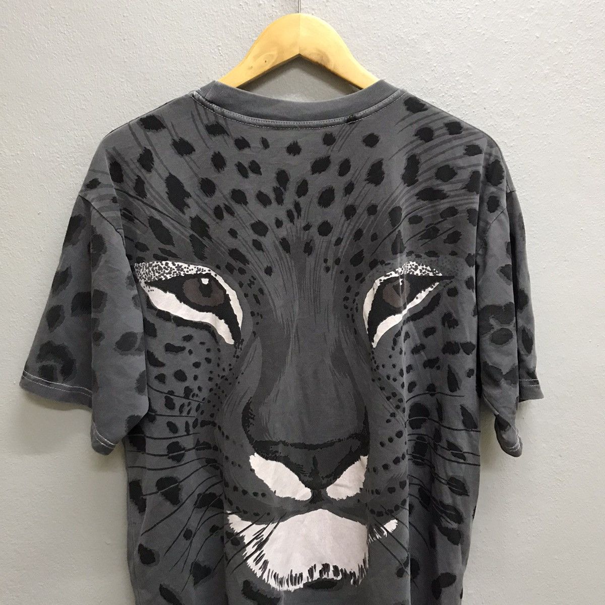 Vintage Vintage 3D Leopard Print Tshirt Size US L / EU 52-54 / 3 - 8 Thumbnail