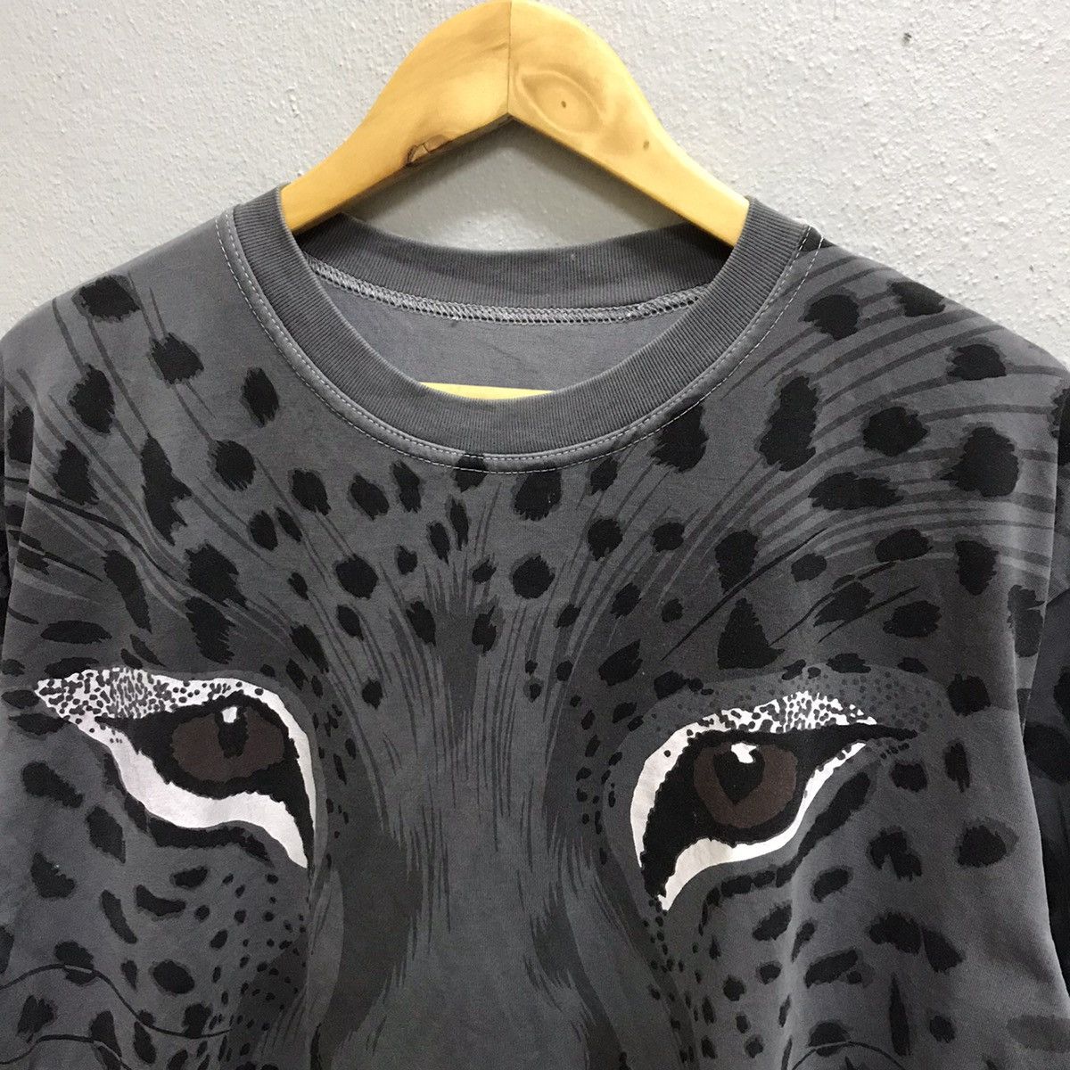 Vintage Vintage 3D Leopard Print Tshirt Size US L / EU 52-54 / 3 - 6 Thumbnail