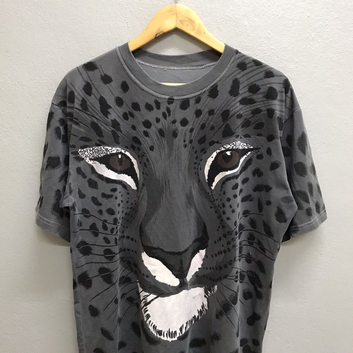 Vintage Vintage 3D Leopard Print Tshirt Size US L / EU 52-54 / 3 - 4 Thumbnail